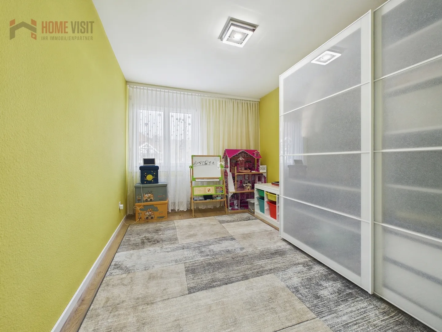 Spacious Apartment with Hobby Room - Photo 7 of 18