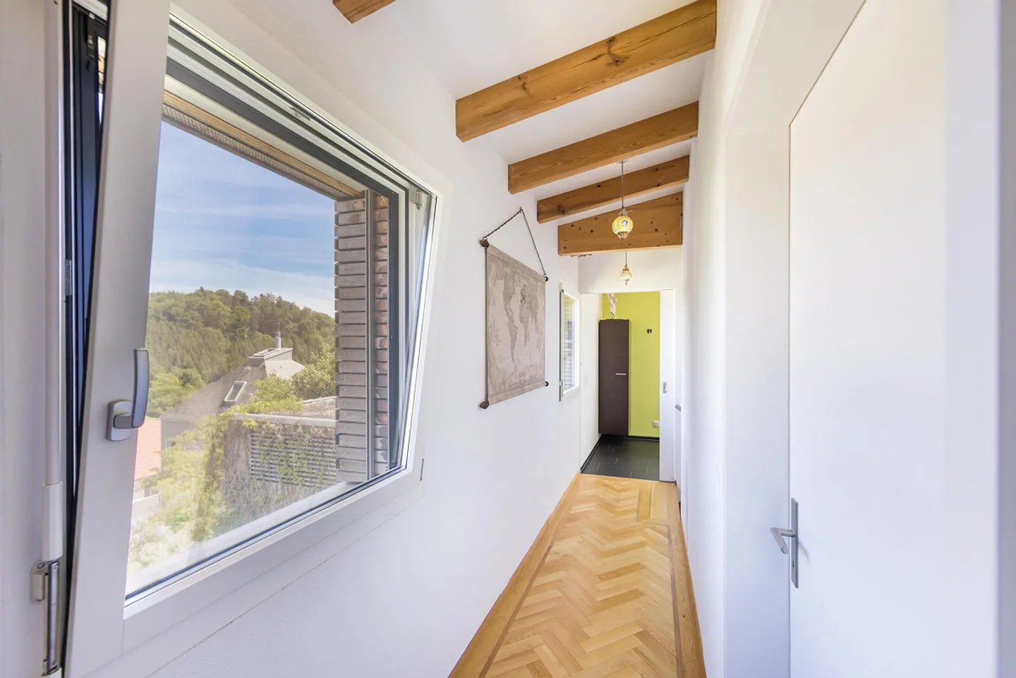 Exclusive living between tranquility and panoramic views - Photo 9 of 16