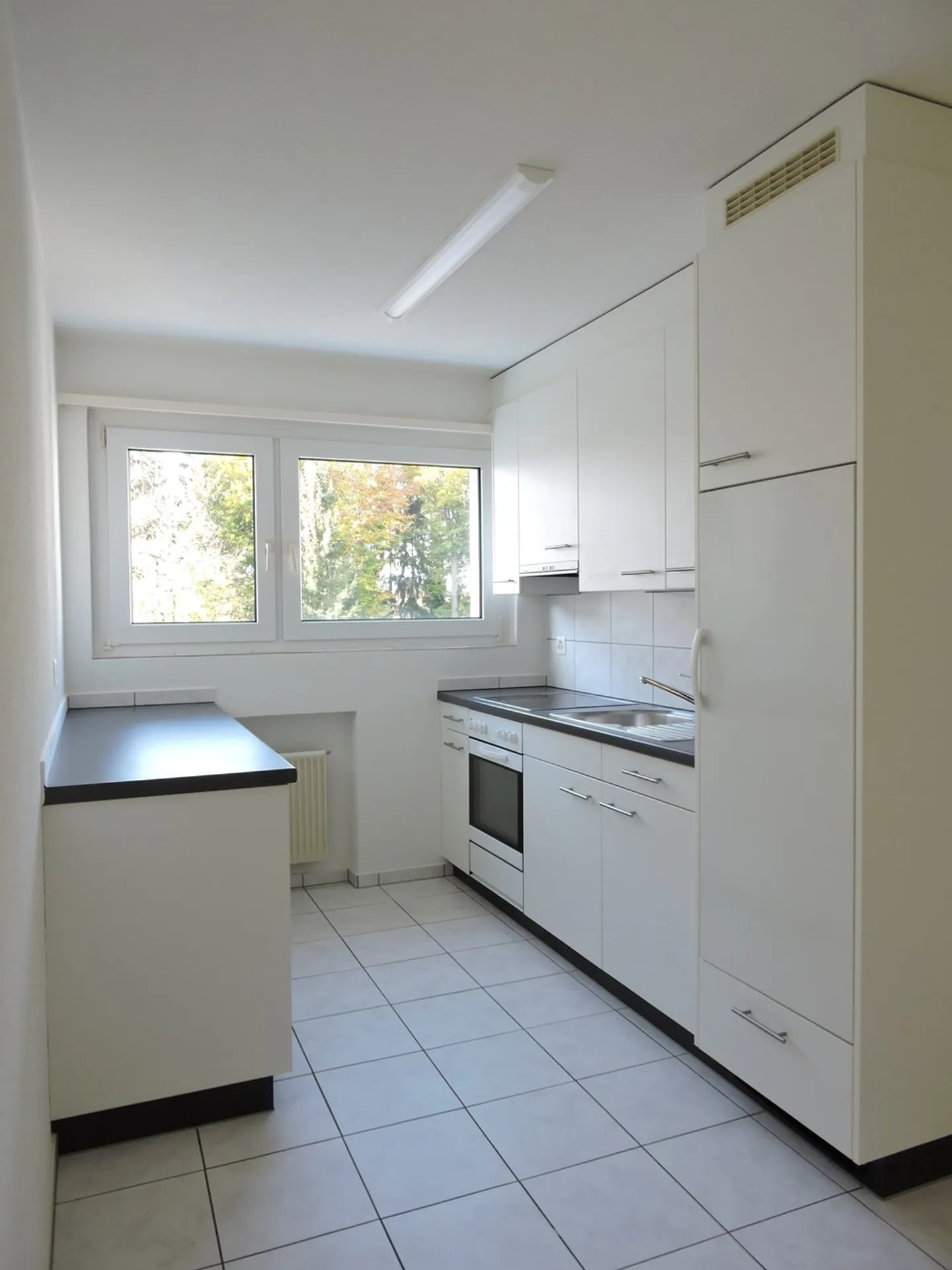 Attractive living in an elevated position - Photo 2 of 12