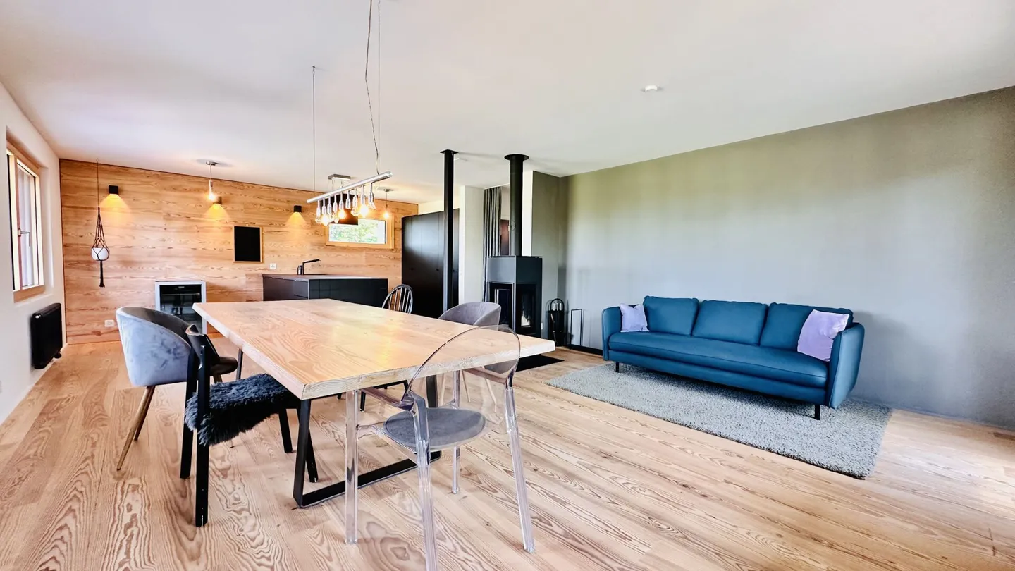 STYLISH, SPACIOUS AND WITH A DREAM VIEW - Photo 2 of 7