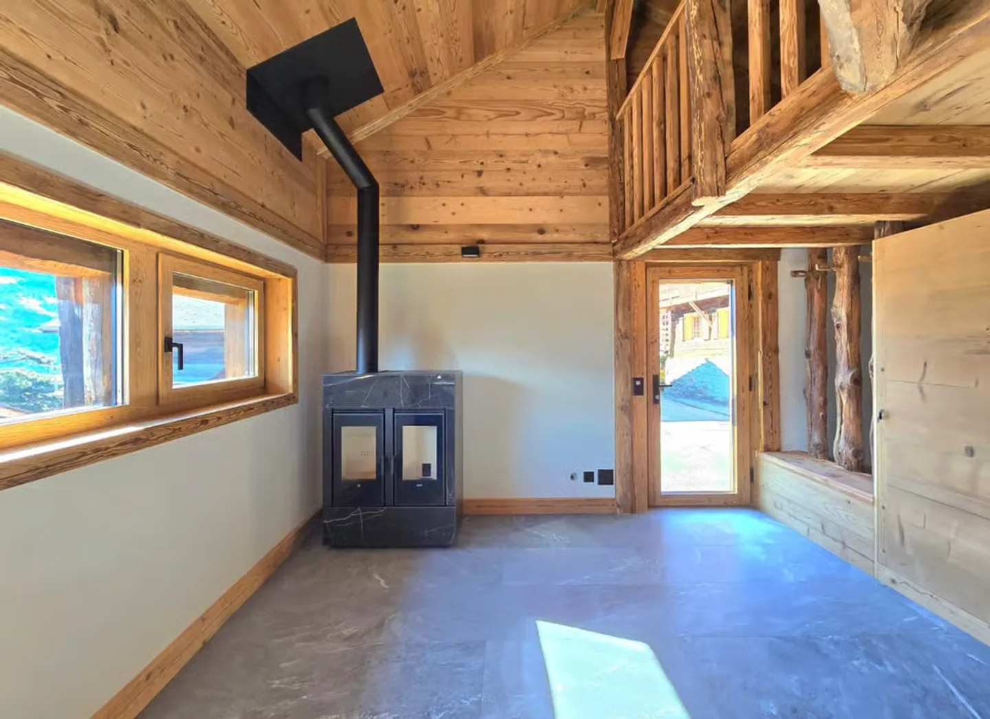 Stunning renovated barn in Mase with terraces, view and parking space (Val d'Hére) - Photo 4 of 13