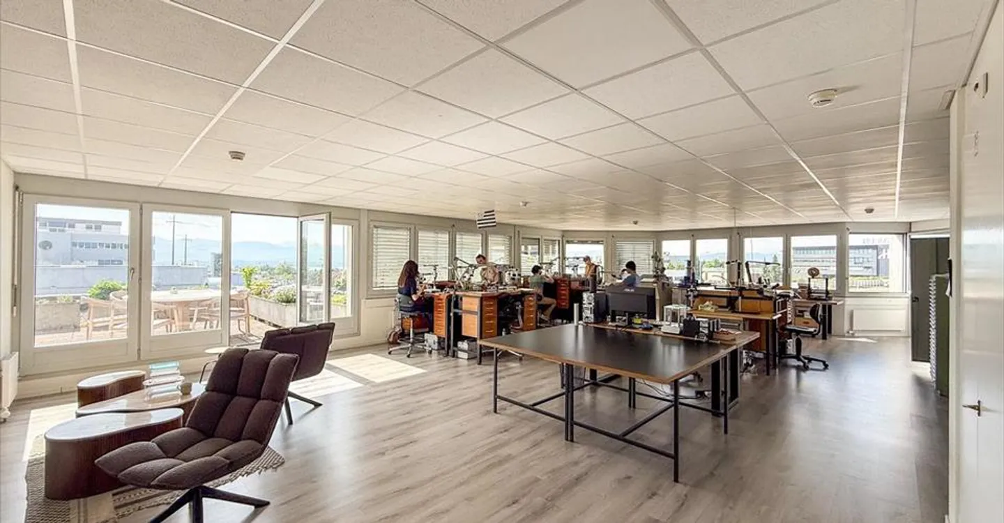 Office space for rent - Photo 1 of 6