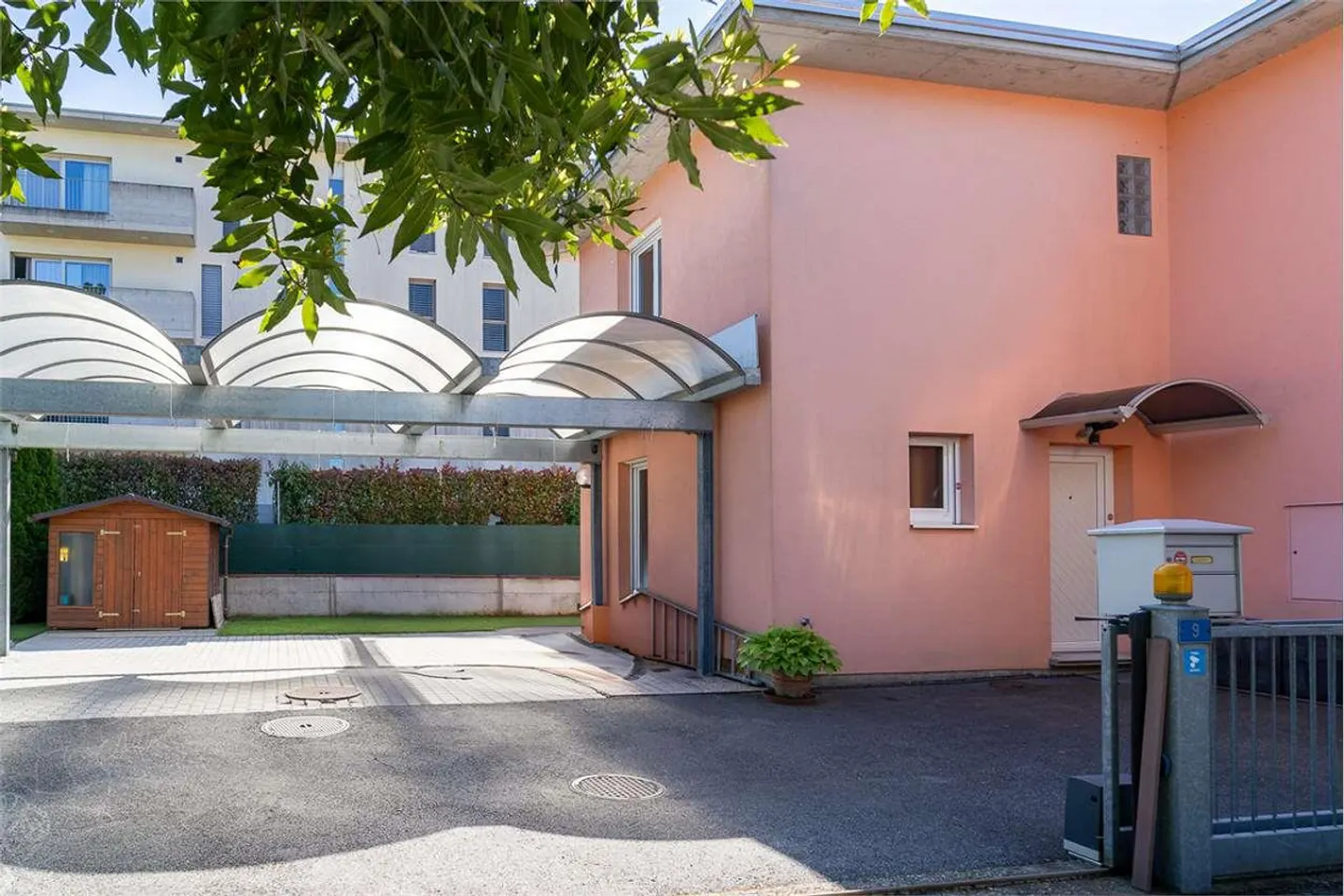 Vacallo: contiguous house with private garden - Photo 4 of 13
