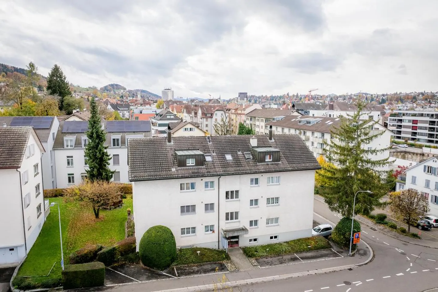 Charming apartment in a central location - Photo 1 of 4