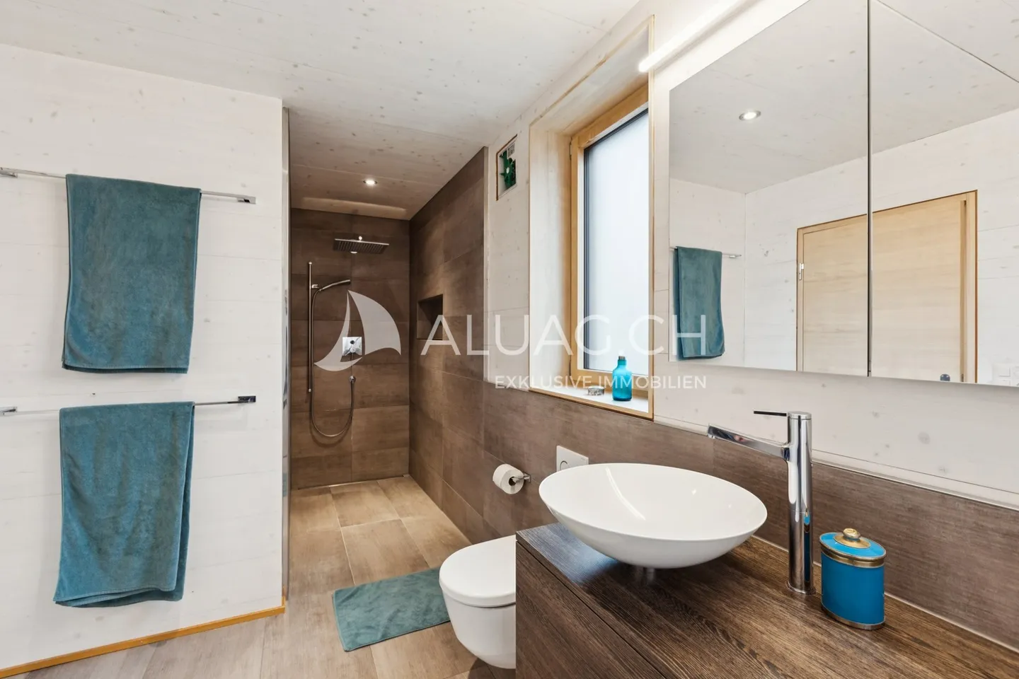 MODERN, LOTS OF SPACE, STYLE, QUIET AND PRIVACY - Photo 5 of 8