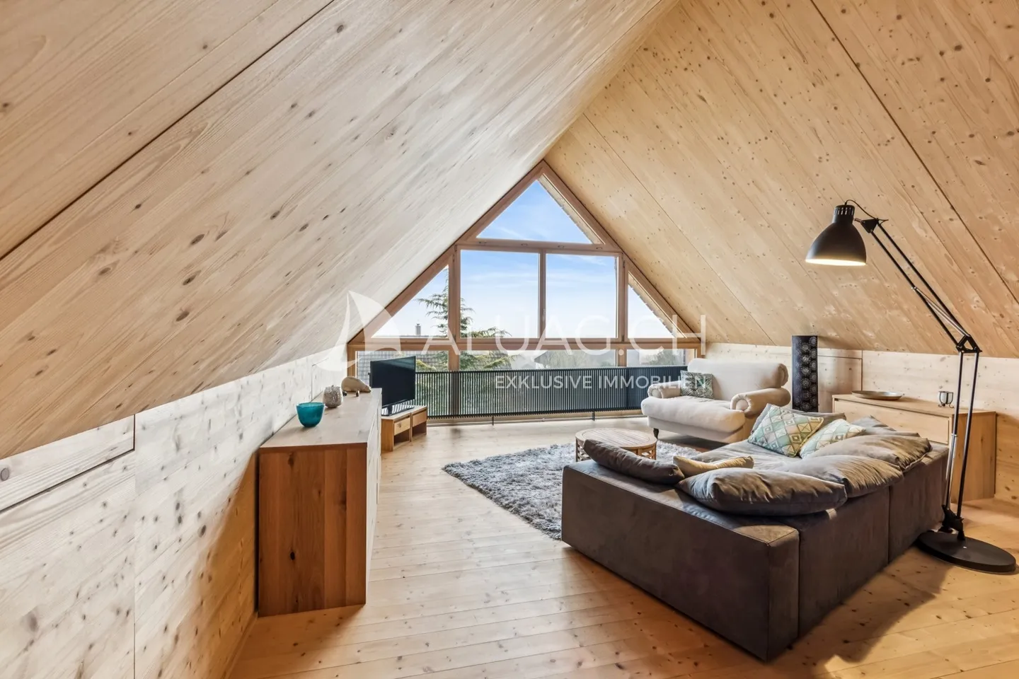 MODERN, LOTS OF SPACE, STYLE, QUIET AND PRIVACY - Photo 8 of 8