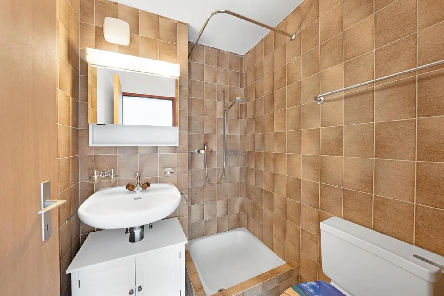 Charming apartment in a central location - Photo 3 of 4