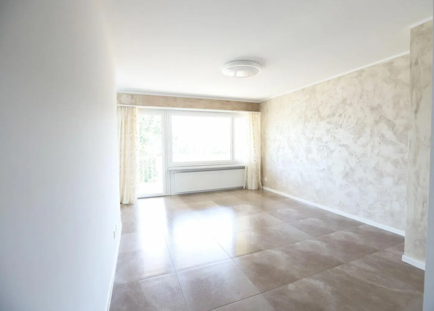 Spacious and elegantly designed apartment in a quiet yet zen location... - Photo 3 of 13