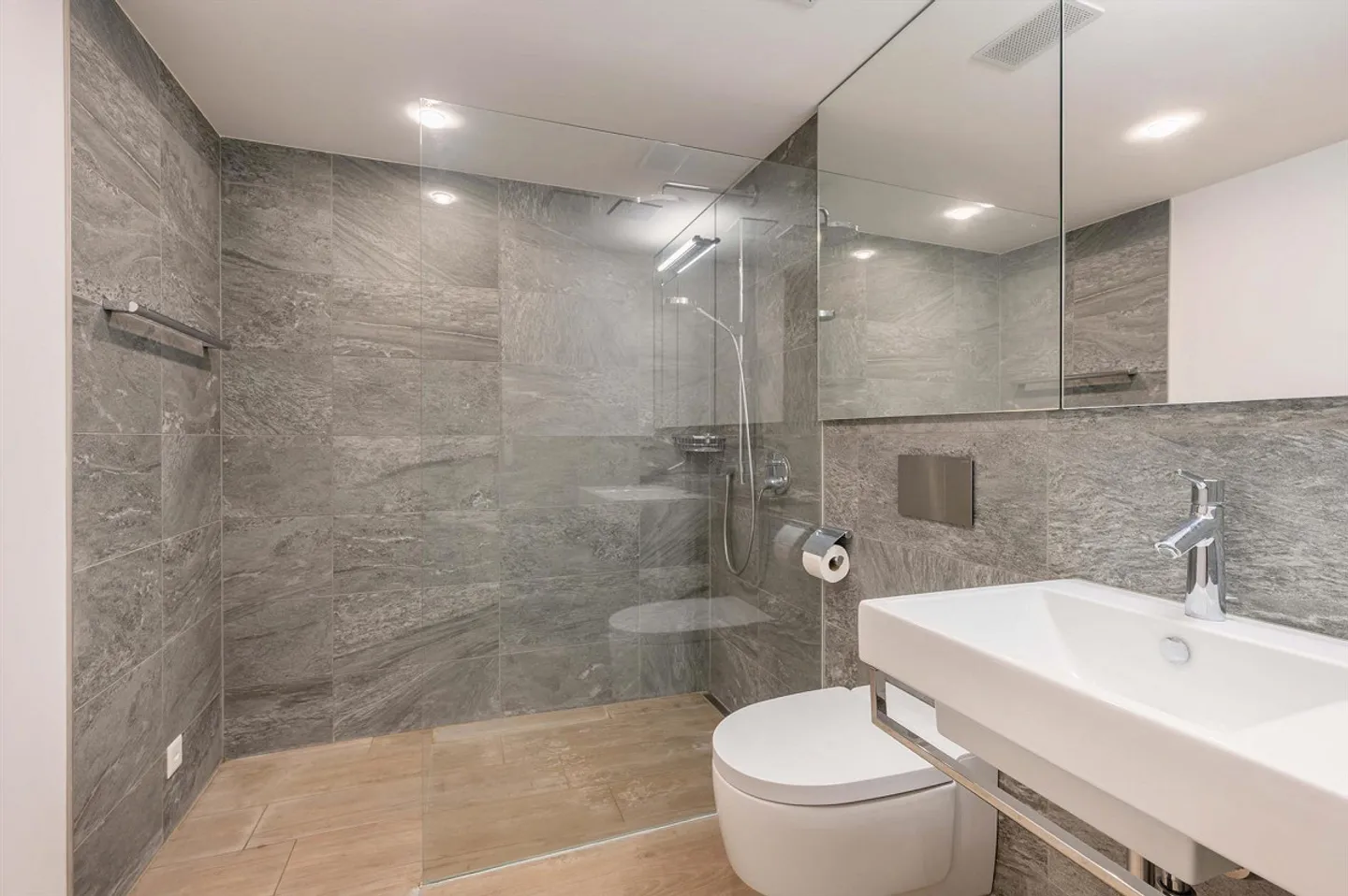 Luminoso e centralmente situato - nel cuore di Zurigo - Foto 5 di 9