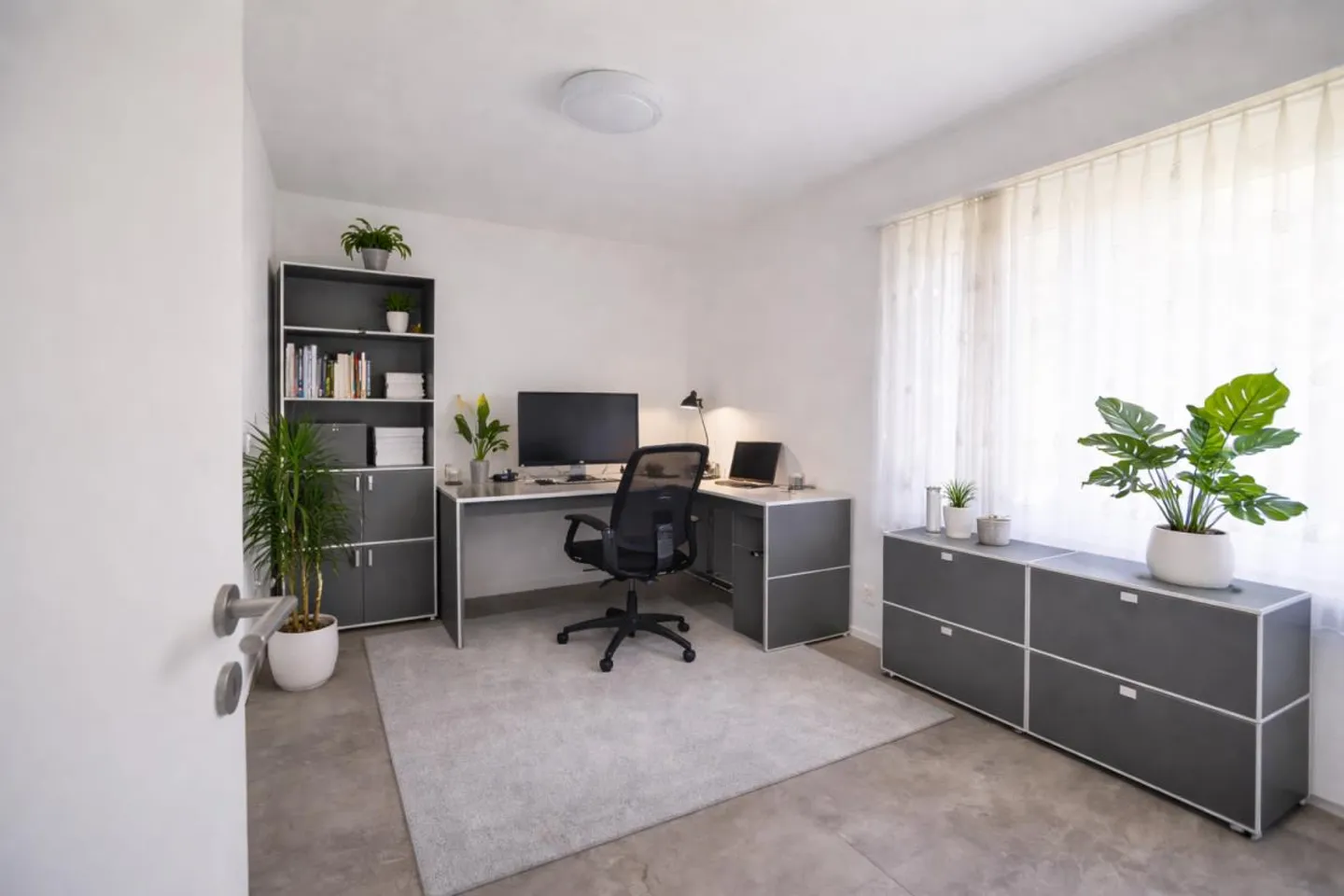 Spacious and elegantly designed apartment in a quiet yet zen location... - Photo 9 of 13