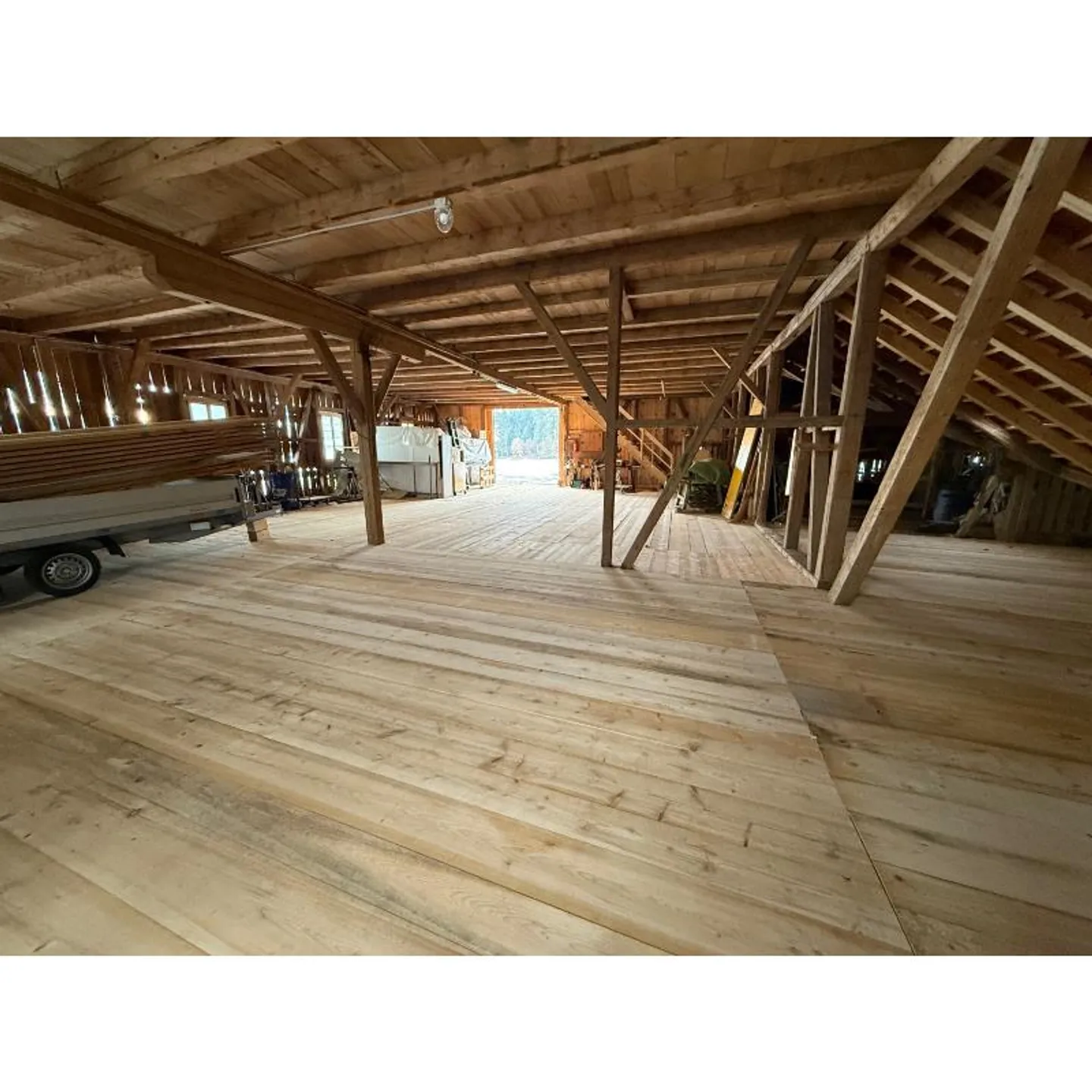 Entrepôt avec espace ouvert - Photo 2 sur 4