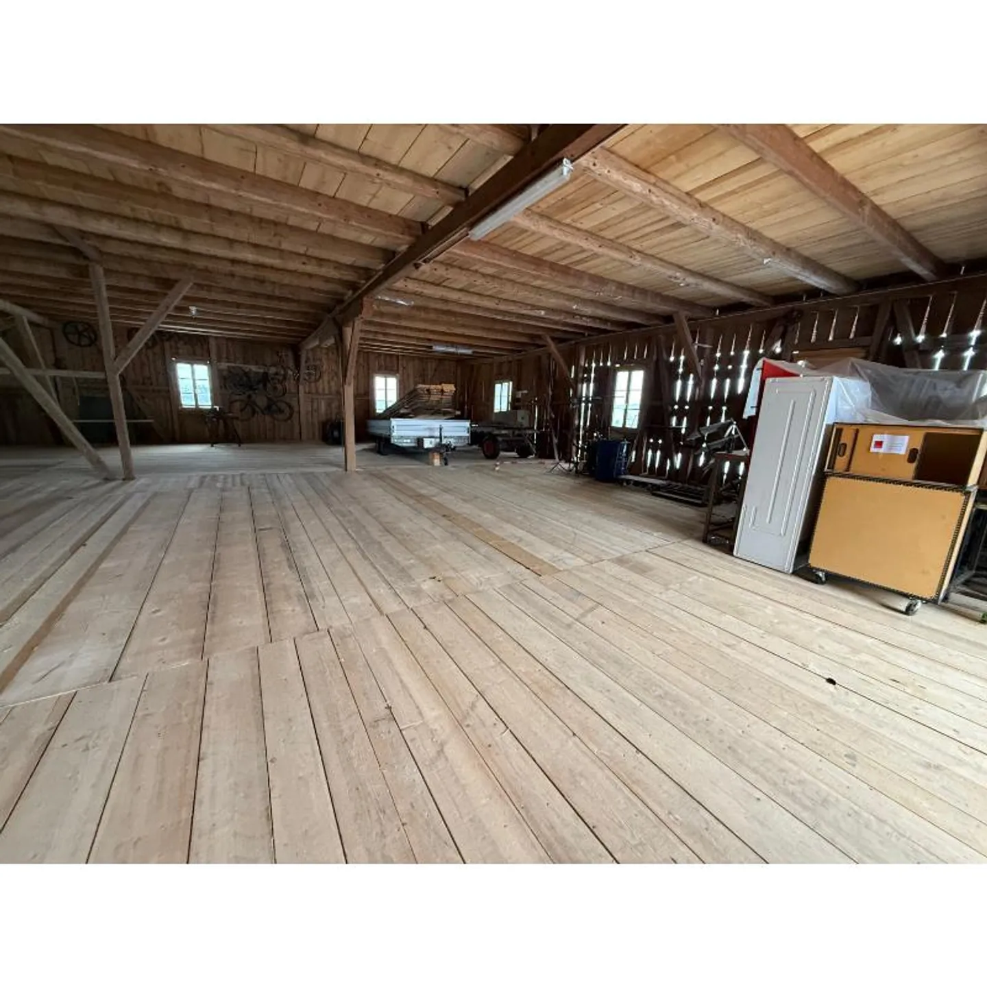 Entrepôt avec espace ouvert - Photo 3 sur 4