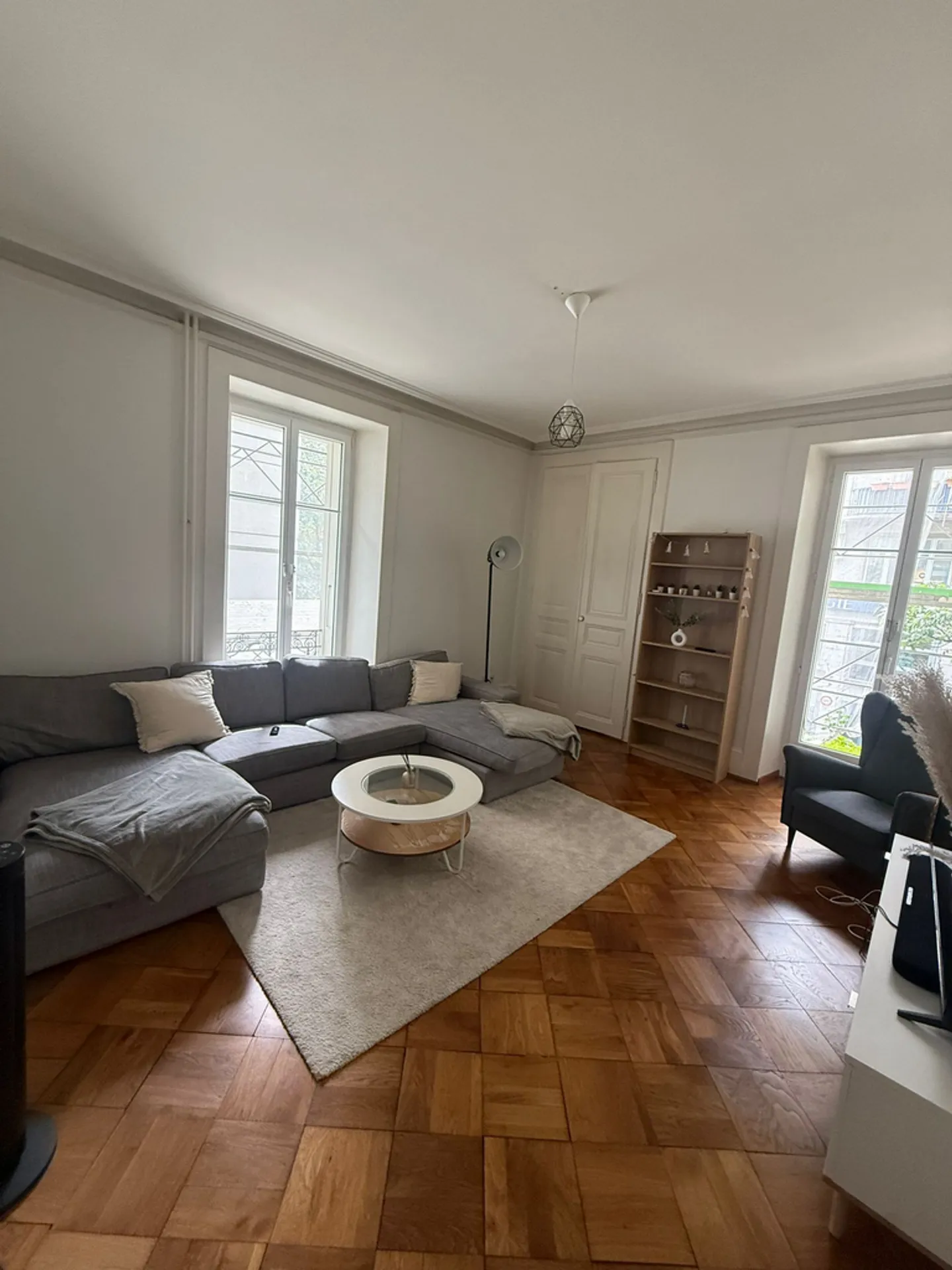 Appartement Charmant avec Terrasse - Photo 3 sur 9