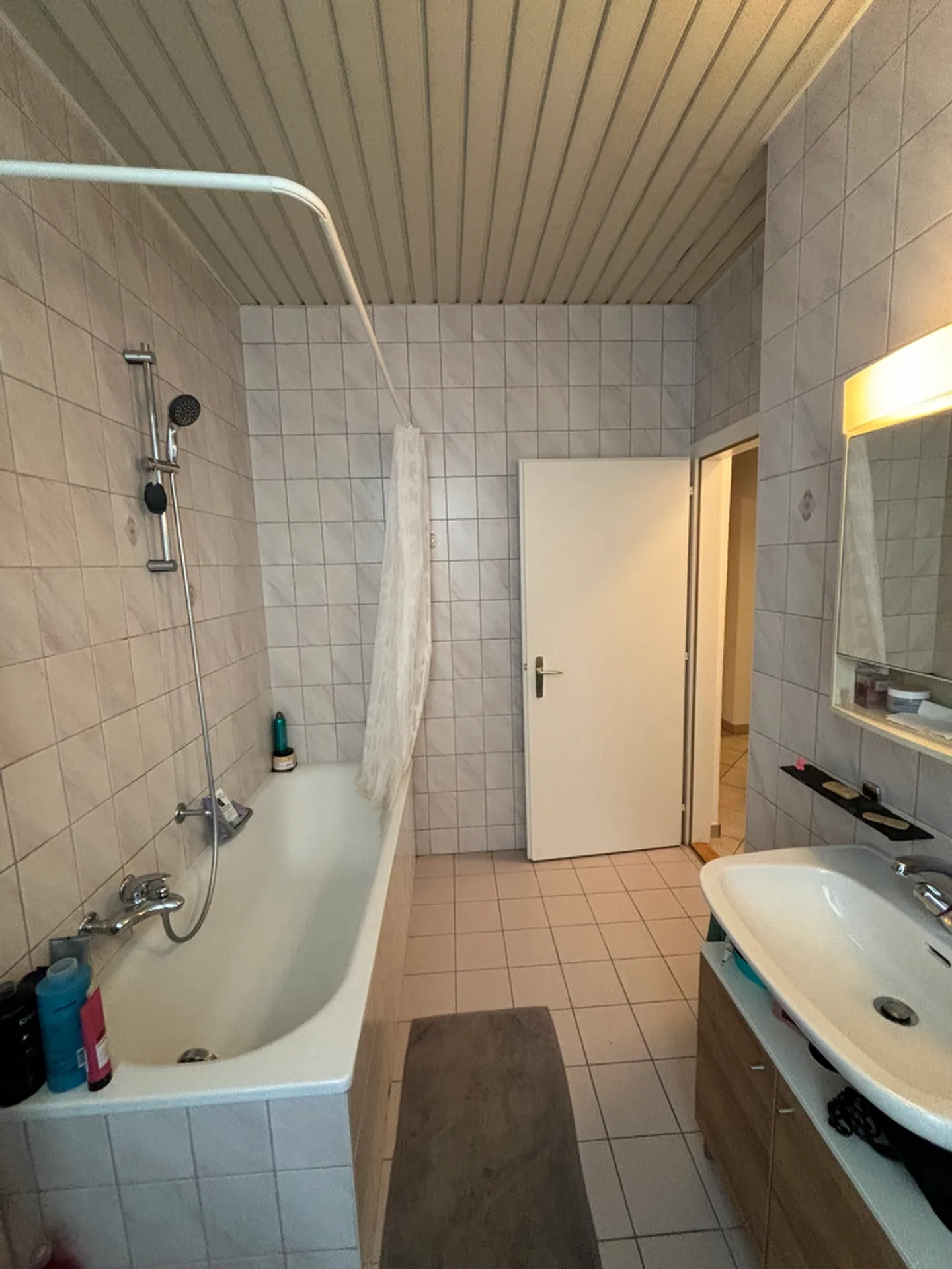 Appartement Charmant avec Terrasse - Photo 6 sur 9