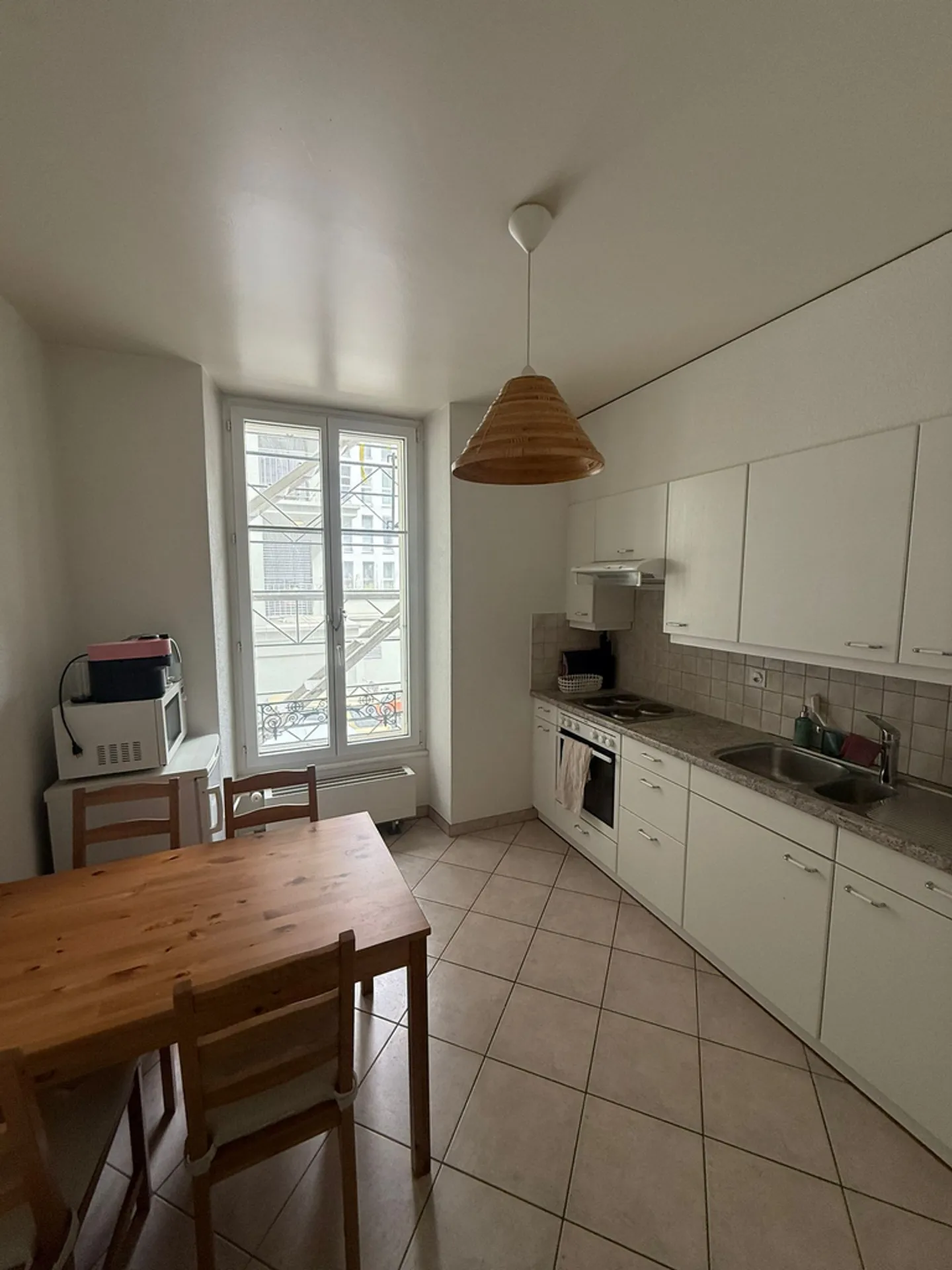 Appartement Charmant avec Terrasse - Photo 5 sur 9