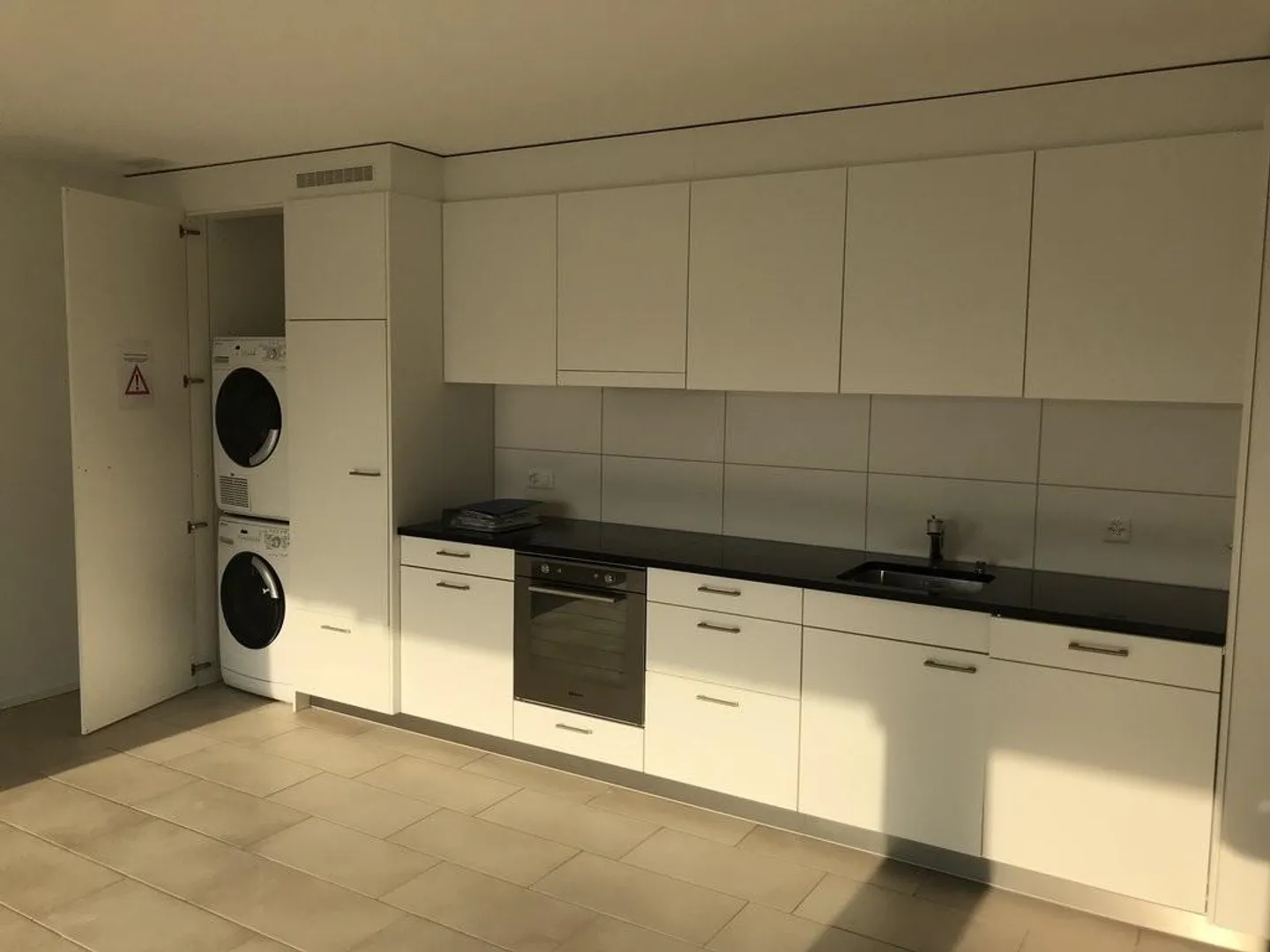 Appartamento elegante di 2,5 stanze con terrazza - Foto 3 di 9