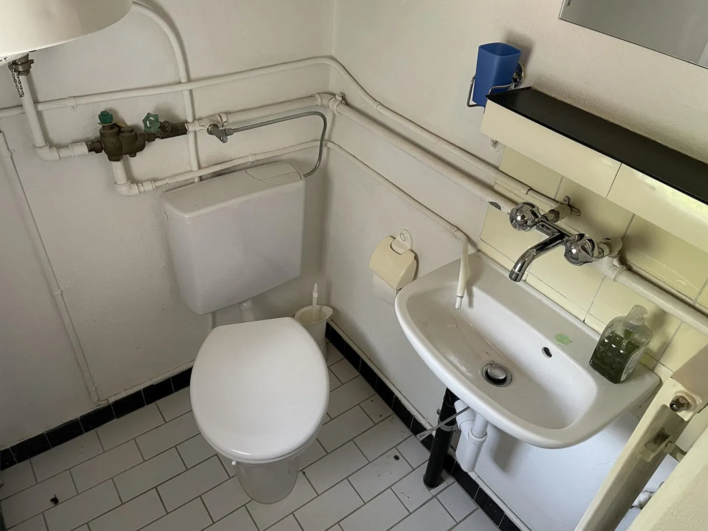 Maison dans un endroit calme à rénover - Photo 10 sur 21