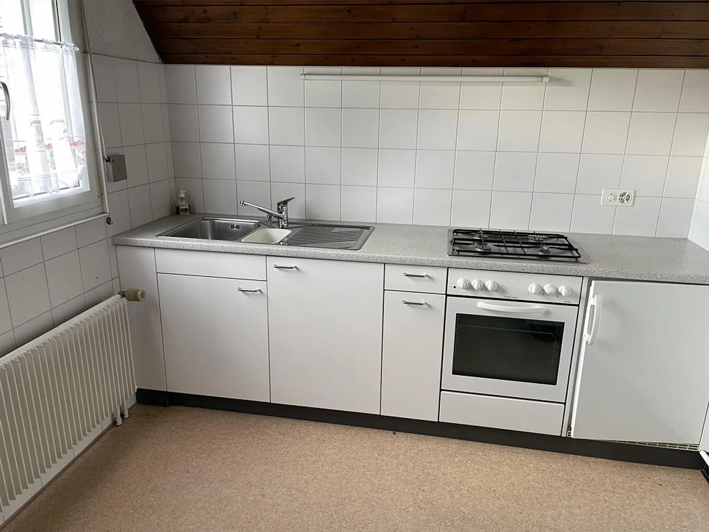 Maison dans un endroit calme à rénover - Photo 11 sur 21