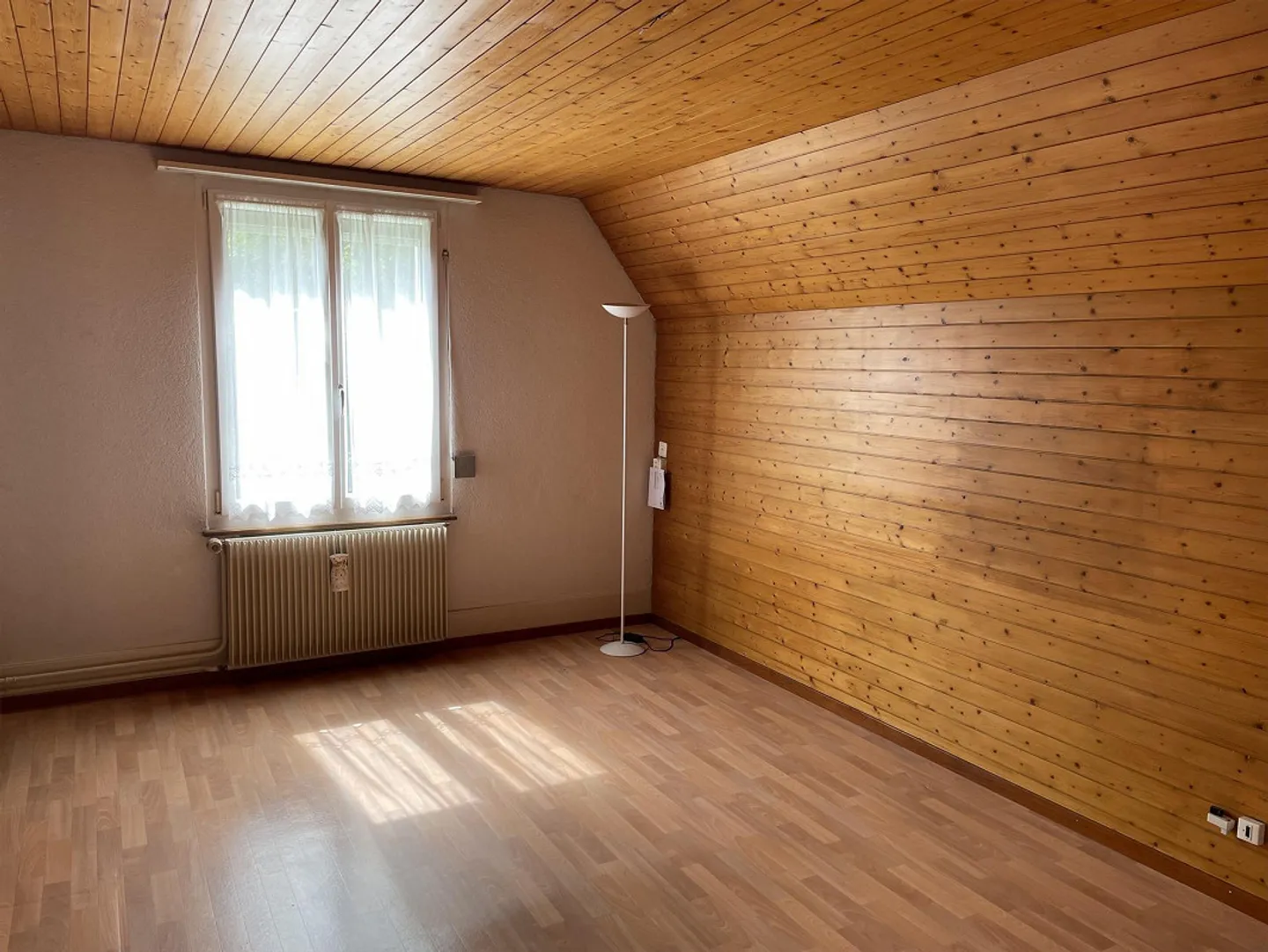 Maison dans un endroit calme à rénover - Photo 12 sur 21