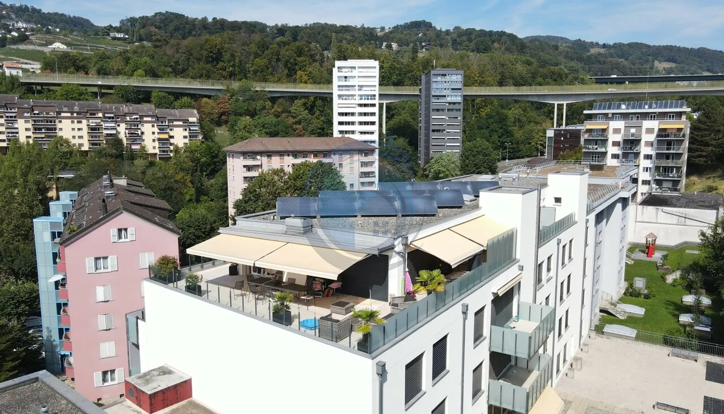 DISPONIBILE IMMEDIATAMENTE - MAGNIFICO ATTICO 4,5 STANZE CON TERRAZZA E ASCENSORE - Foto 2 di 17