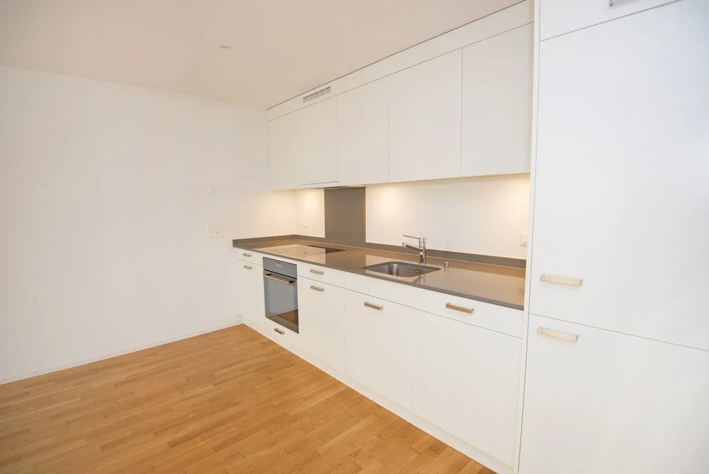 Charming 2.5 Room Apartment - Photo 2 of 7