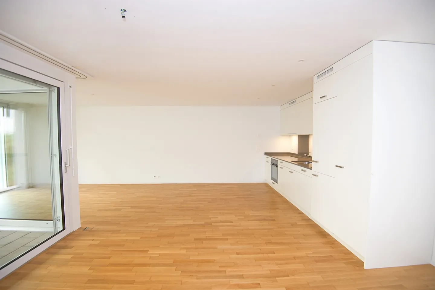 Charming 2.5 Room Apartment - Photo 3 of 7
