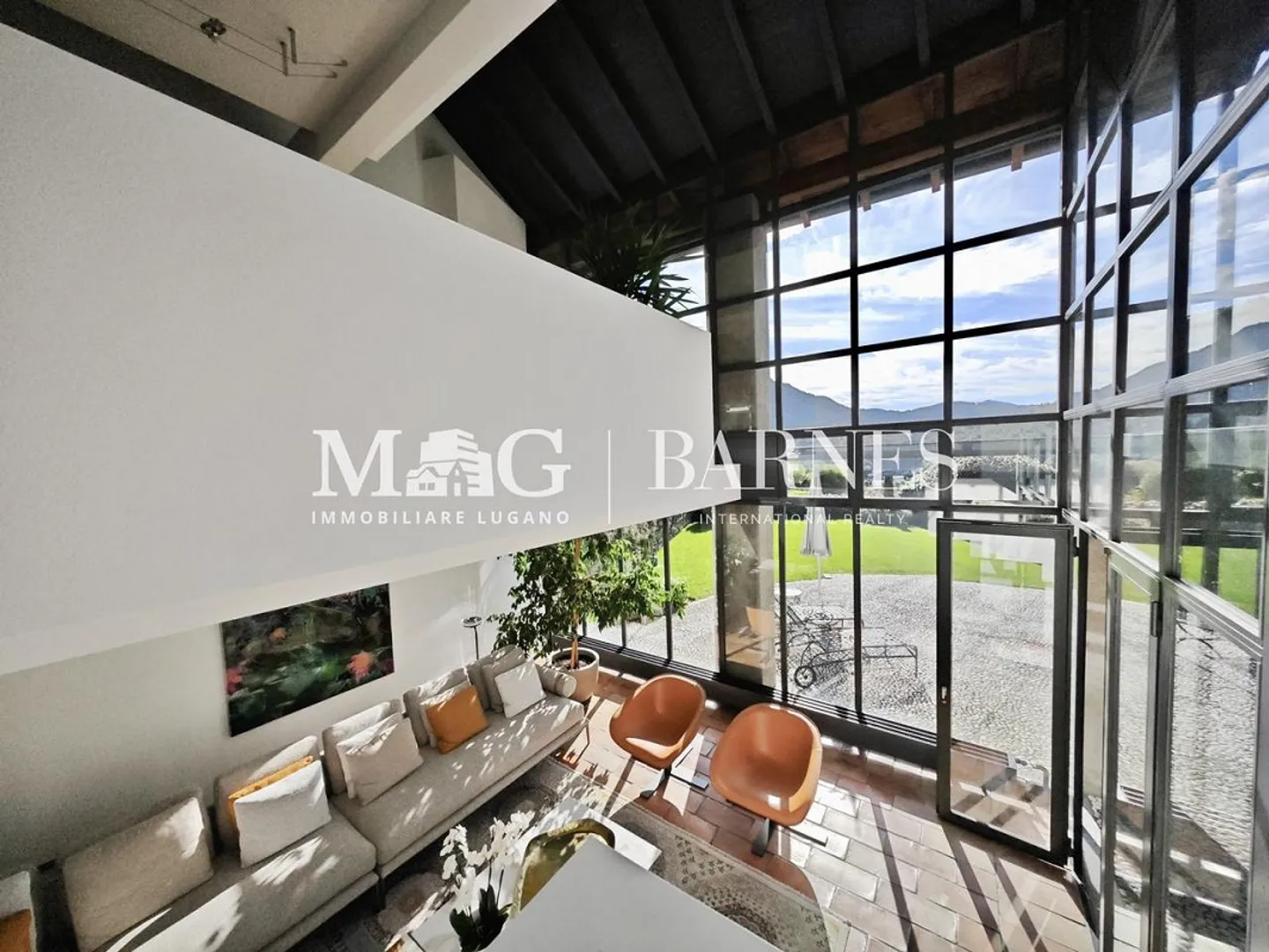 Elegant designer villa with garden near the center of Lugano - Photo 19 of 24