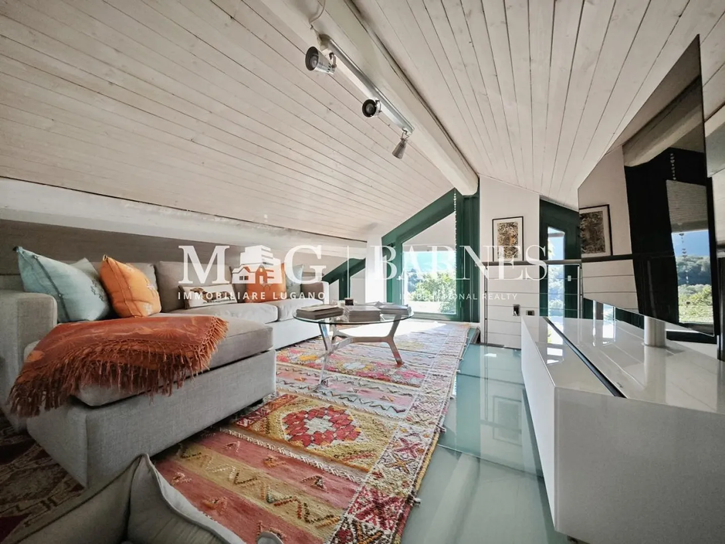 Elegant designer villa with garden near the center of Lugano - Photo 24 of 24