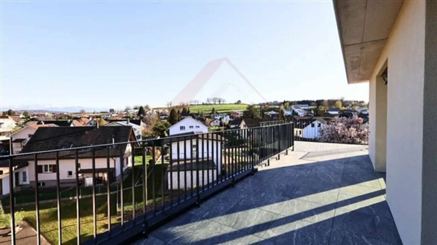 Living with a View - Modern 3.5-Room Penthouse Apartment in Gurmels with 45 m² Terrace - Photo 9 of 11