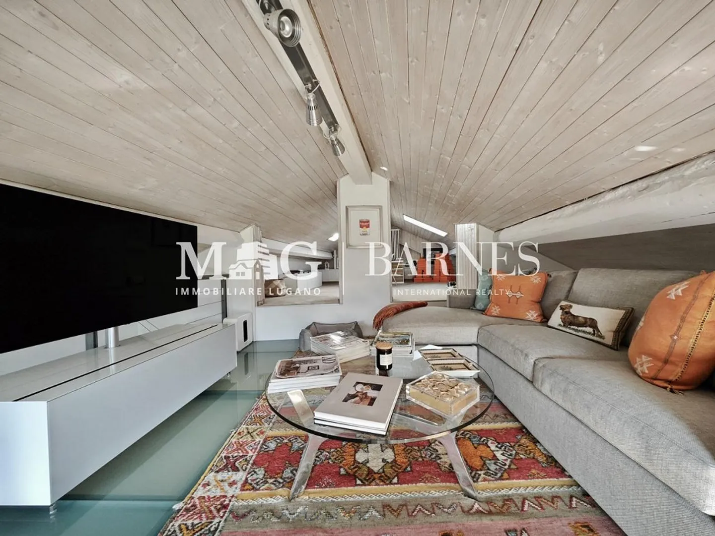 Elegant designer villa with garden near the center of Lugano - Photo 23 of 24