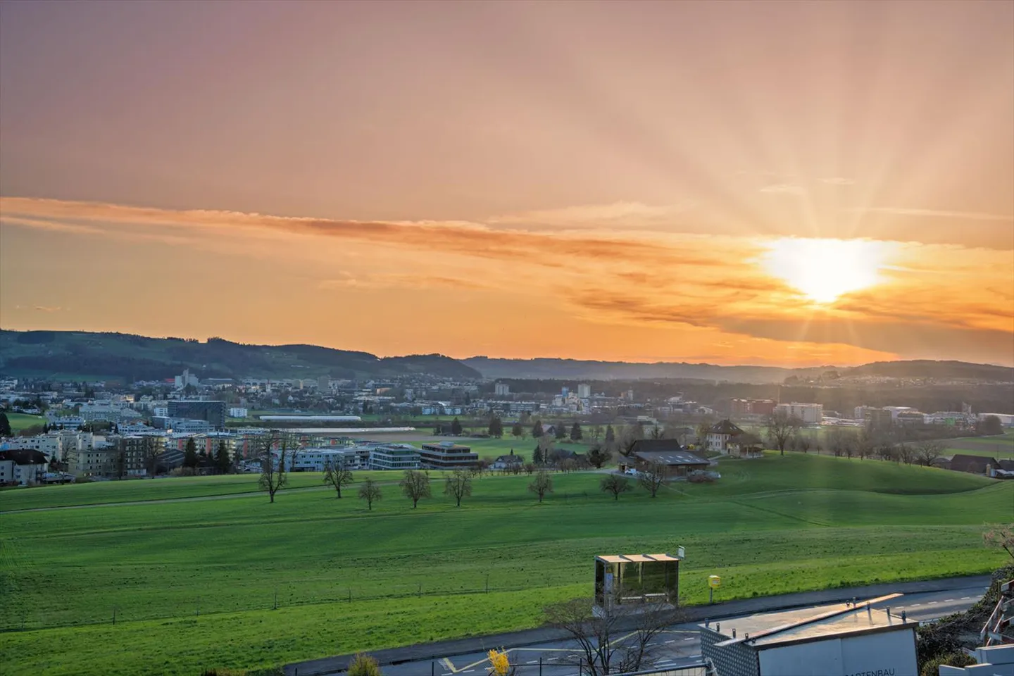 Exclusive penthouse with panoramic views over Lake Sempach - Photo 5 of 7