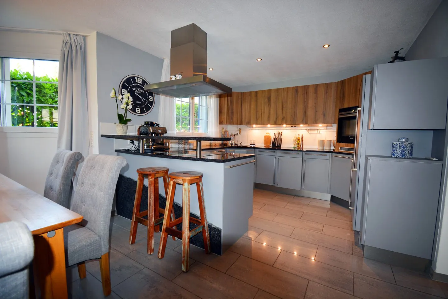 Affascinante casa unifamiliare di 5,5 stanze in una posizione tranquilla di Islisberg - con numerosi extra - Foto 2 di 63