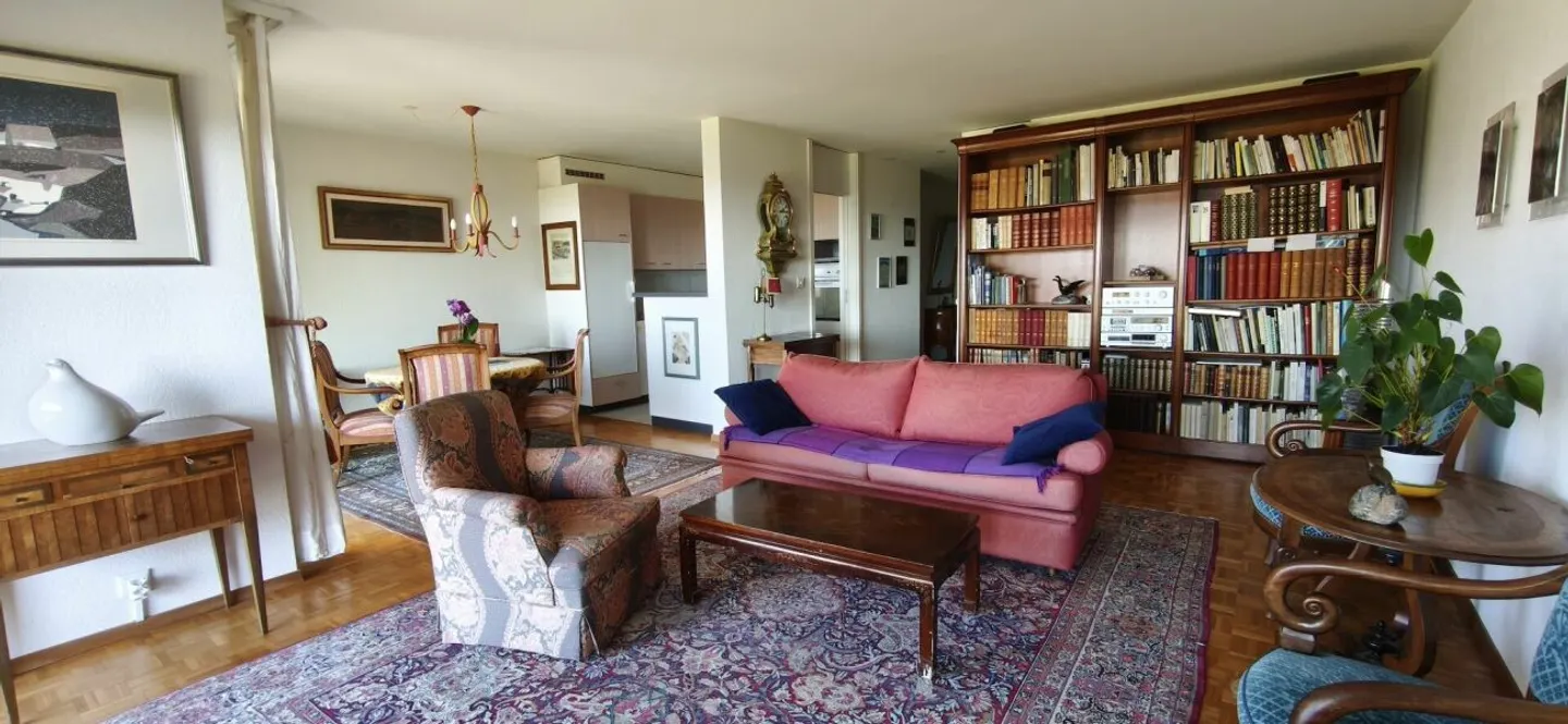 Charming Apartment with Lake View - Photo 7 of 11