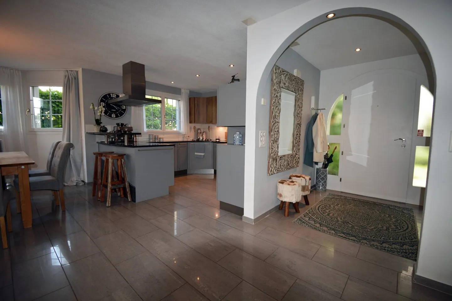 Affascinante casa unifamiliare di 5,5 stanze in una posizione tranquilla di Islisberg - con numerosi extra - Foto 4 di 63