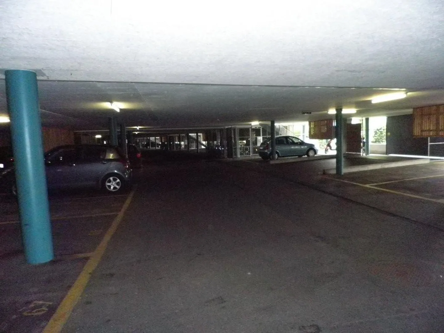 Praktischer Einstellplatz verfügbar - Foto 2 von 2