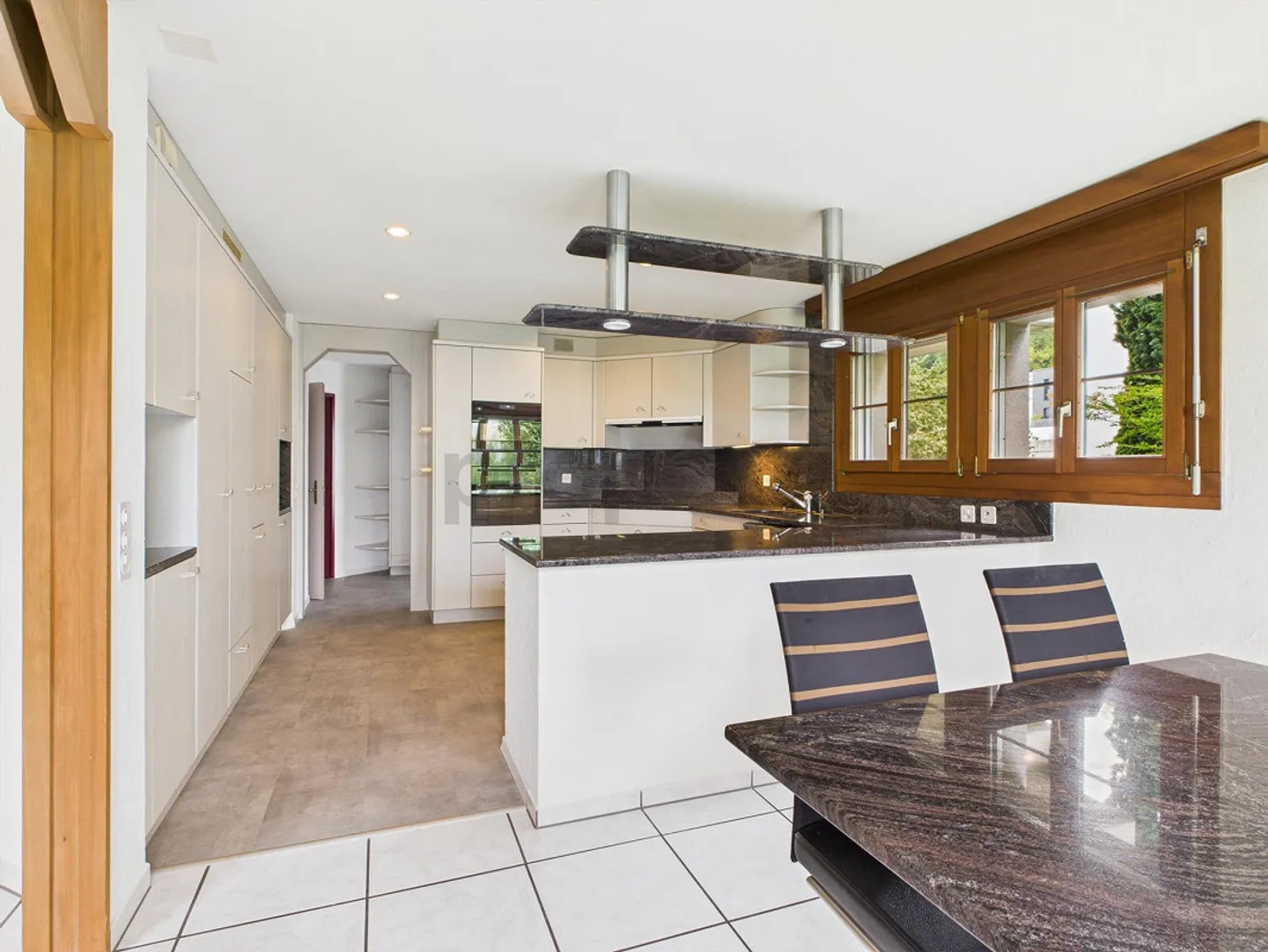 Modernes Einfamilienhaus mit Garten - Foto 4 von 13