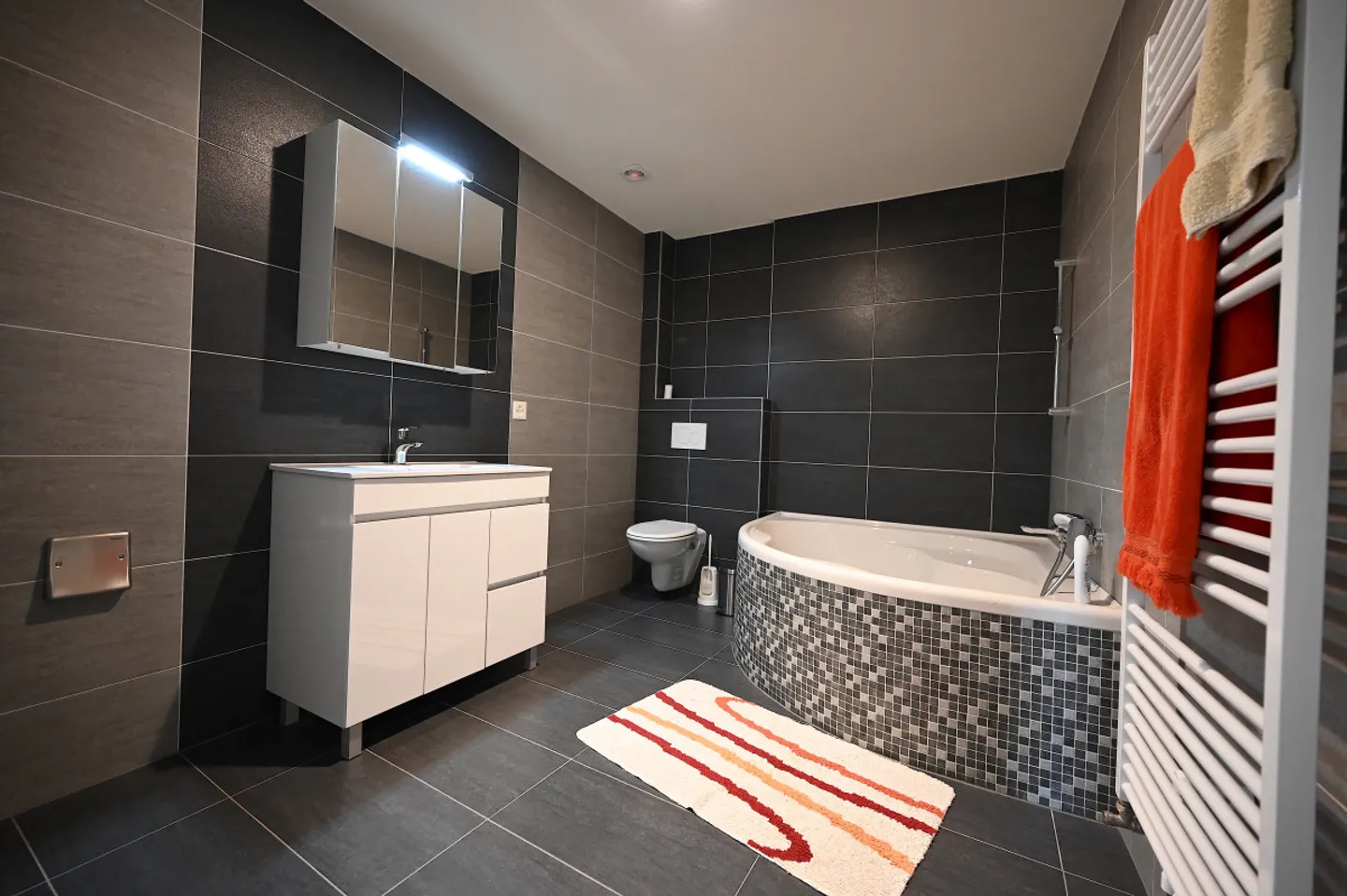 RENTAL BUILDING - Photo 6 of 9