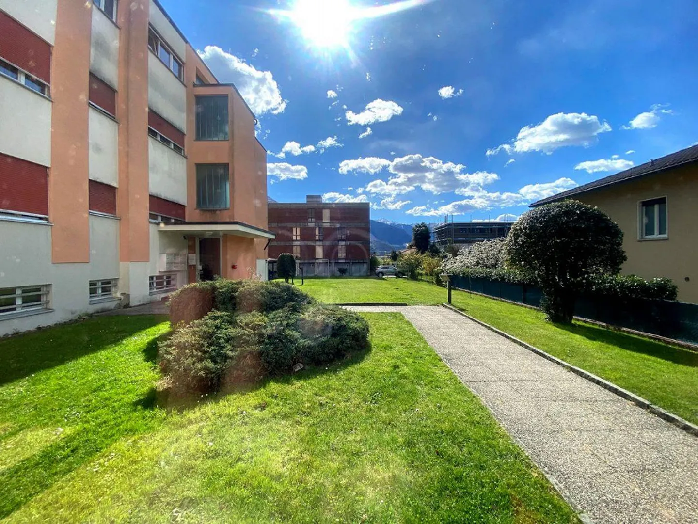 Giubiasco_ Bright 2.5-room apartment ground floor - Photo 1 of 7