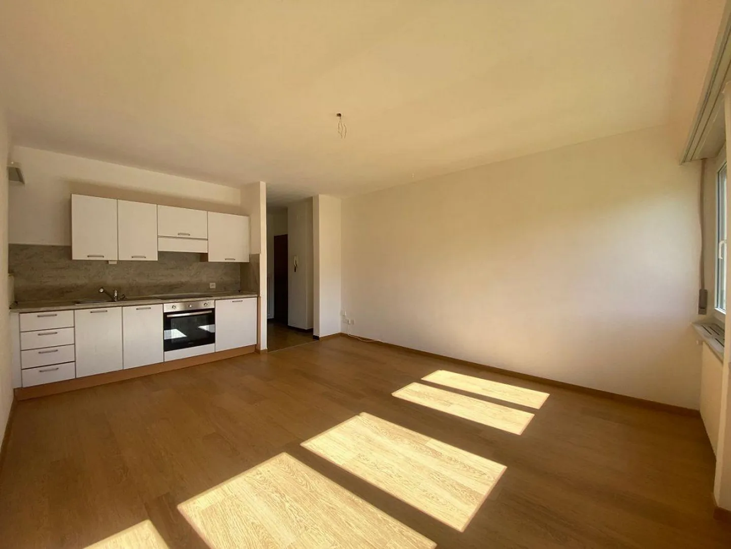 Giubiasco_ Bright 2.5-room apartment ground floor - Photo 2 of 7