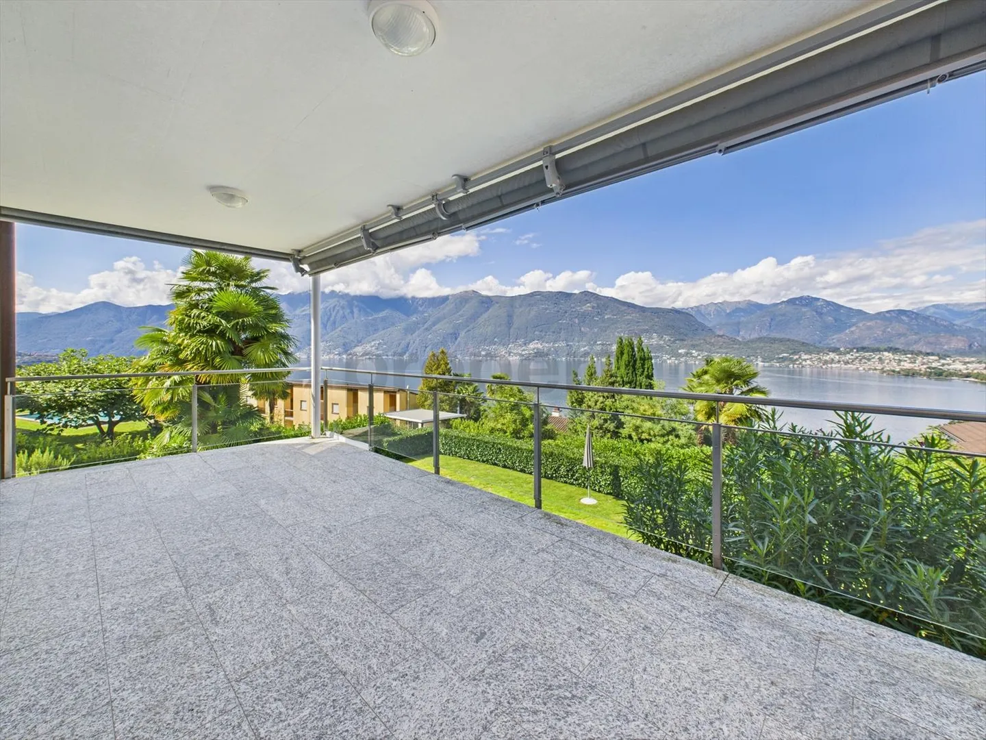 «Incantevole appartamento di 3.5 locali con vista mozzafiato sul Lago Maggiore / Charmante 3.5-Zimmer-Wohnung mit Seeblick in Gerra (Gambarogno)» - Foto 2 di 13
