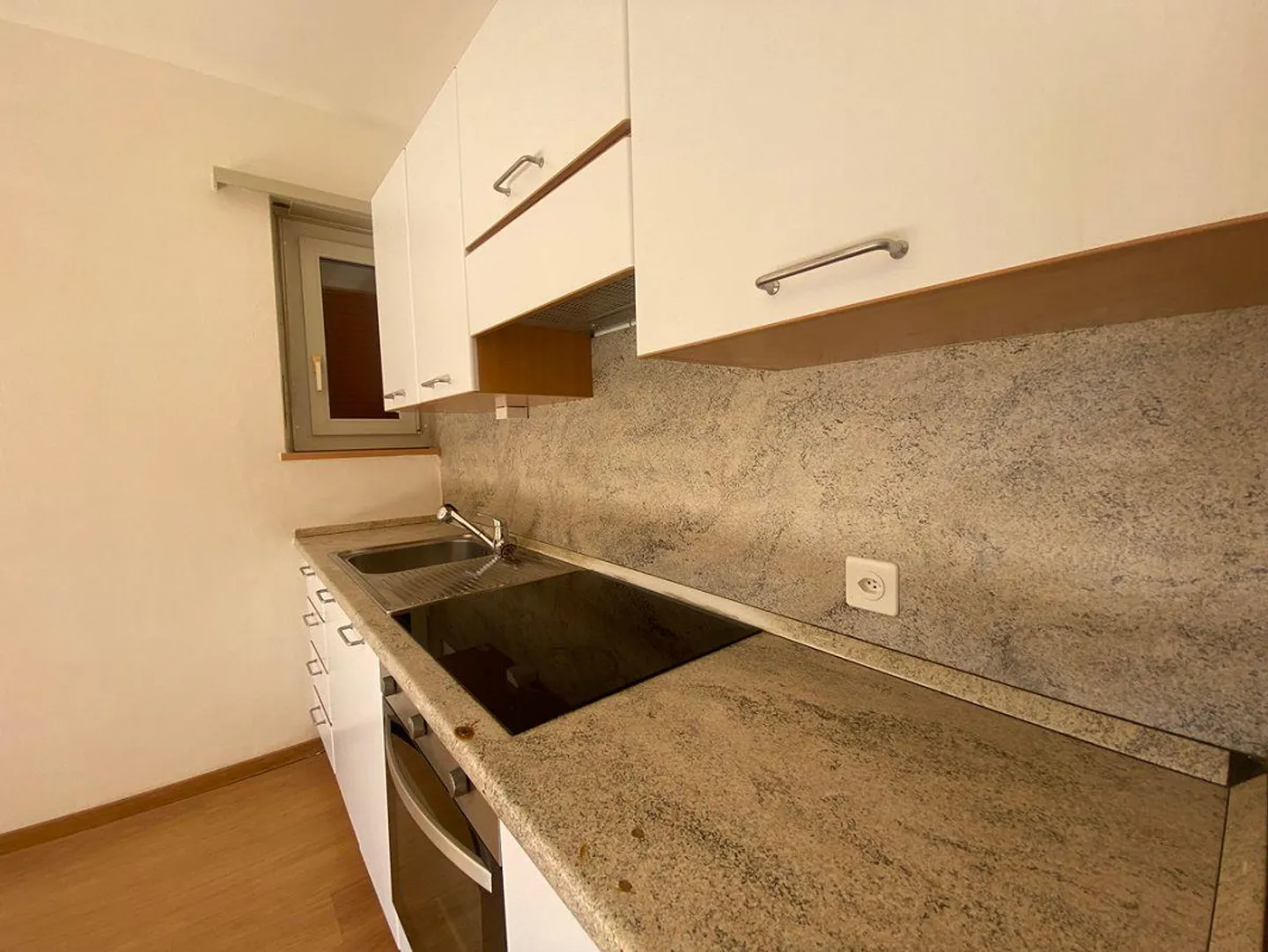 Giubiasco_ Bright 2.5-room apartment ground floor - Photo 3 of 7