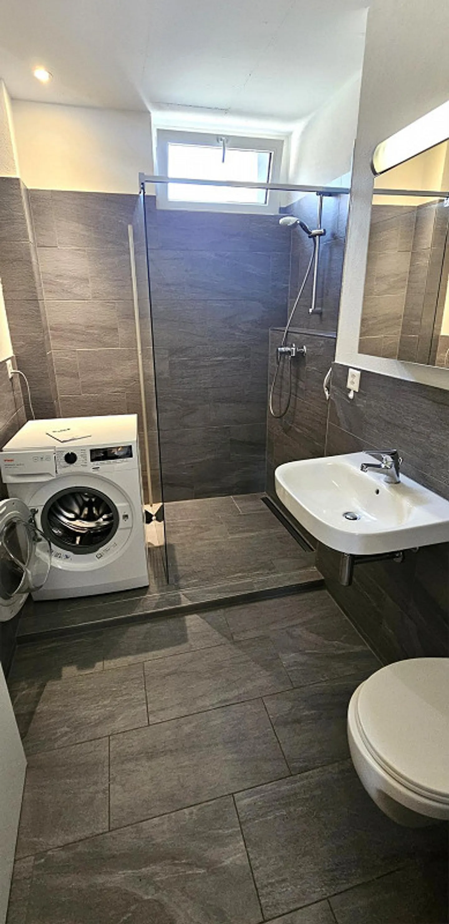 Appartement pratique d'une chambre avec cuisine et salle de bain - Photo 4 sur 8