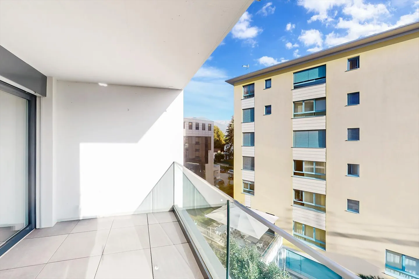 Appartement moderne 3.5 pièces à louer dans la zone de Massagno - Photo 2 sur 9