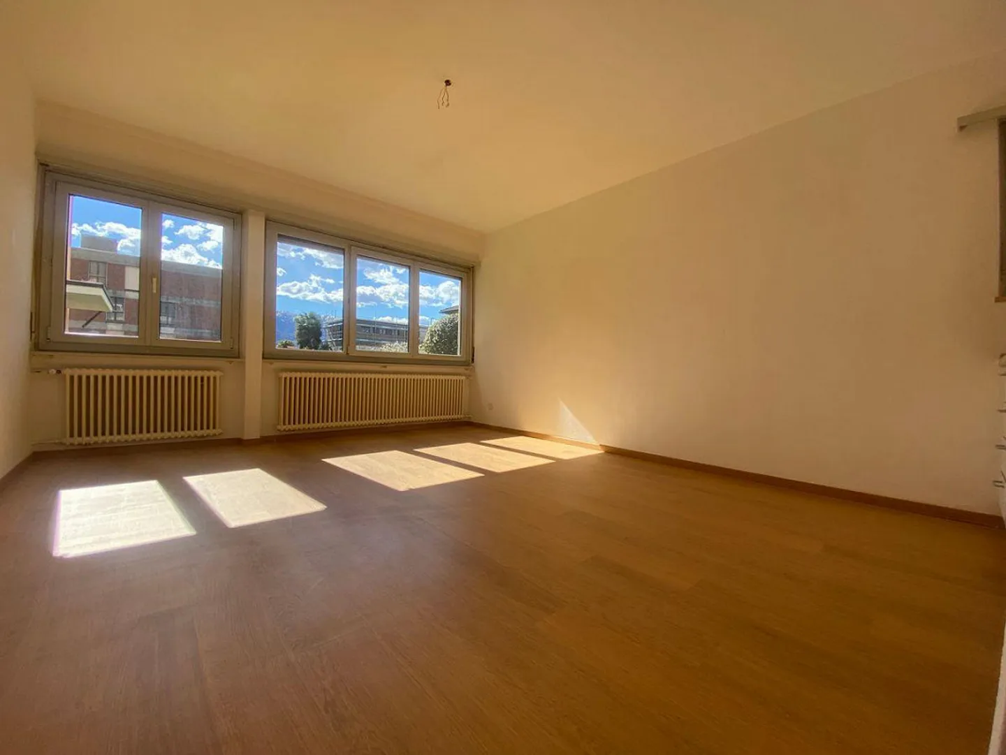 Giubiasco_ Bright 2.5-room apartment ground floor - Photo 6 of 7