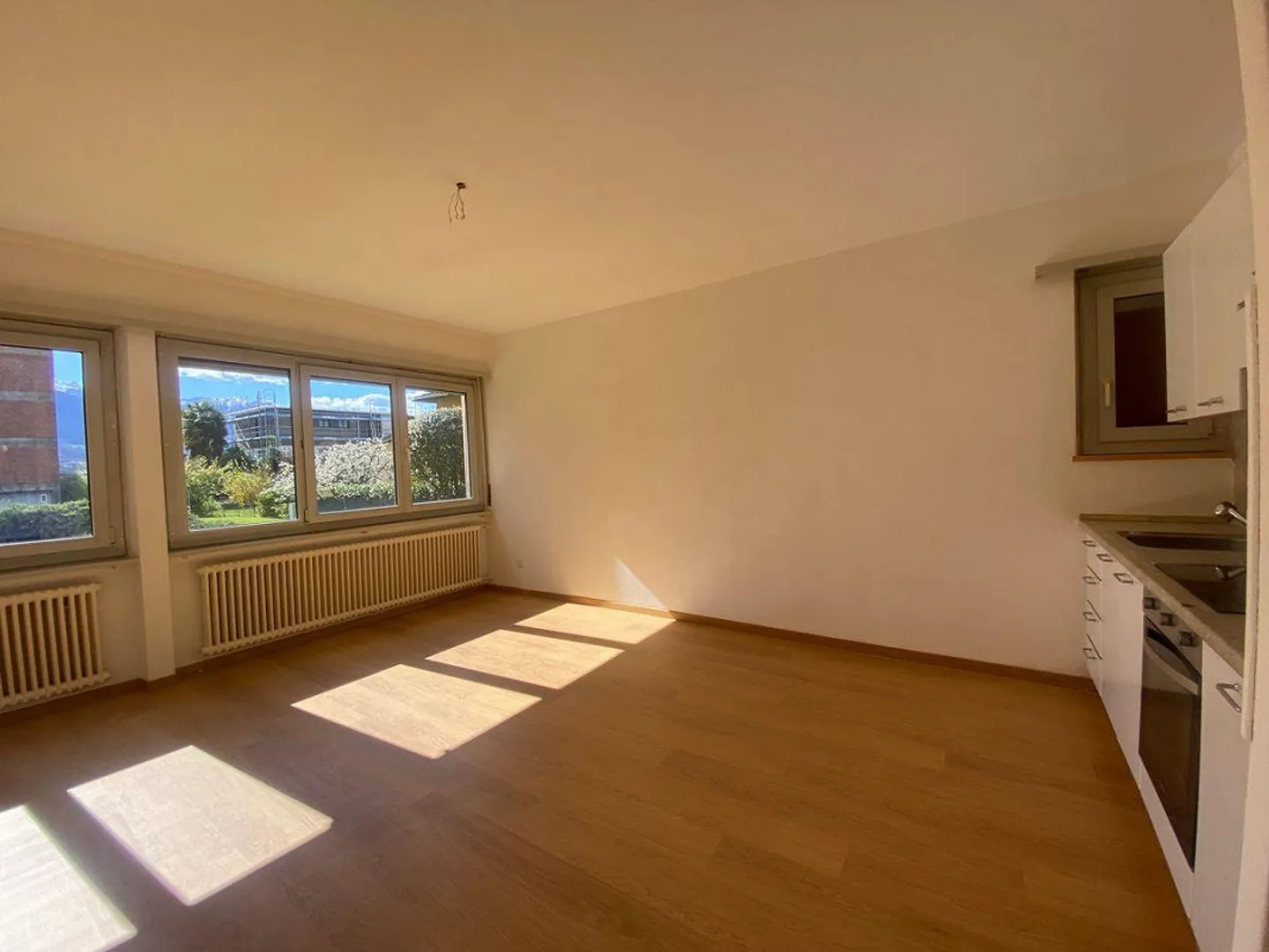 Giubiasco_ Bright 2.5-room apartment ground floor - Photo 7 of 7