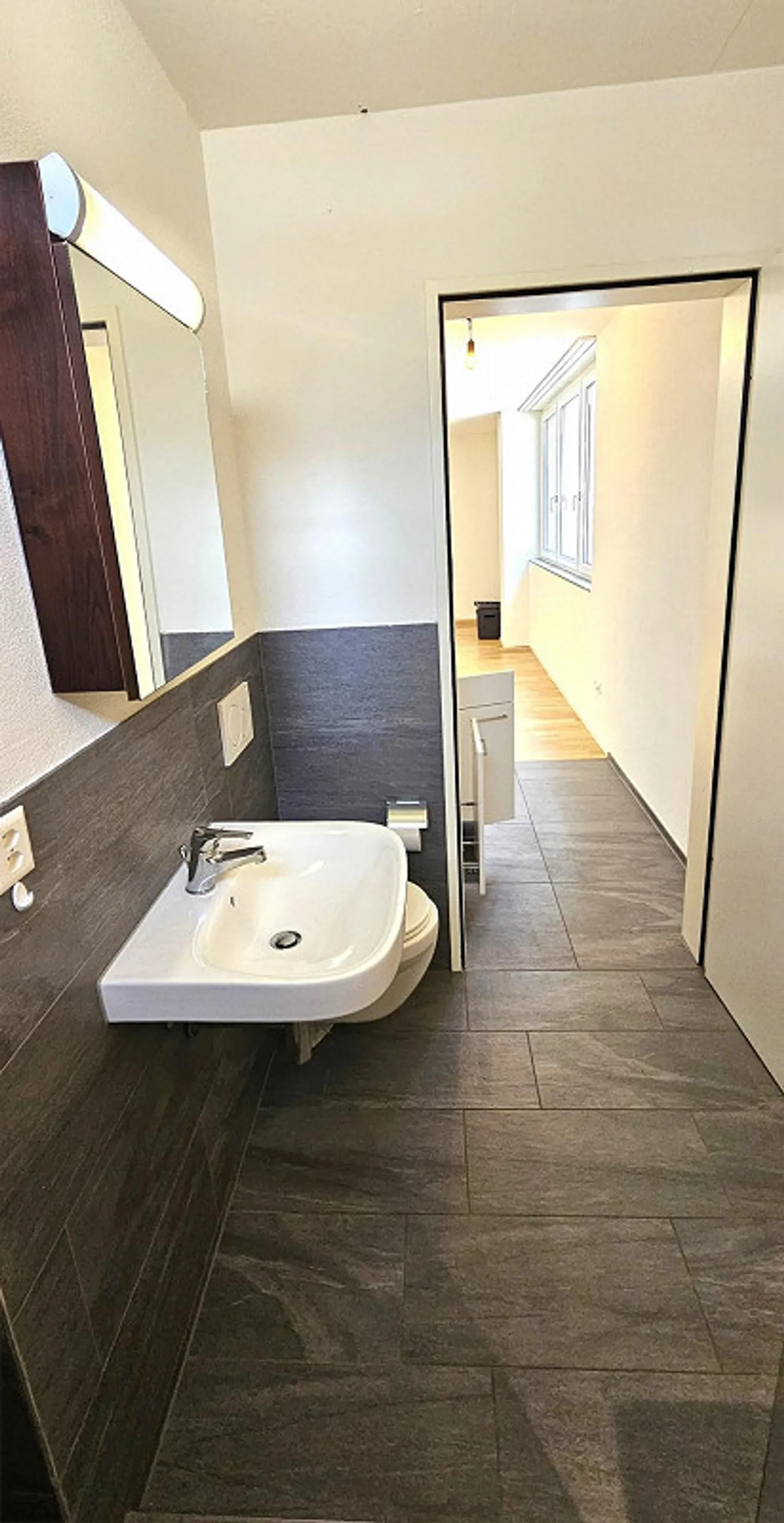 Appartement pratique d'une chambre avec cuisine et salle de bain - Photo 5 sur 8