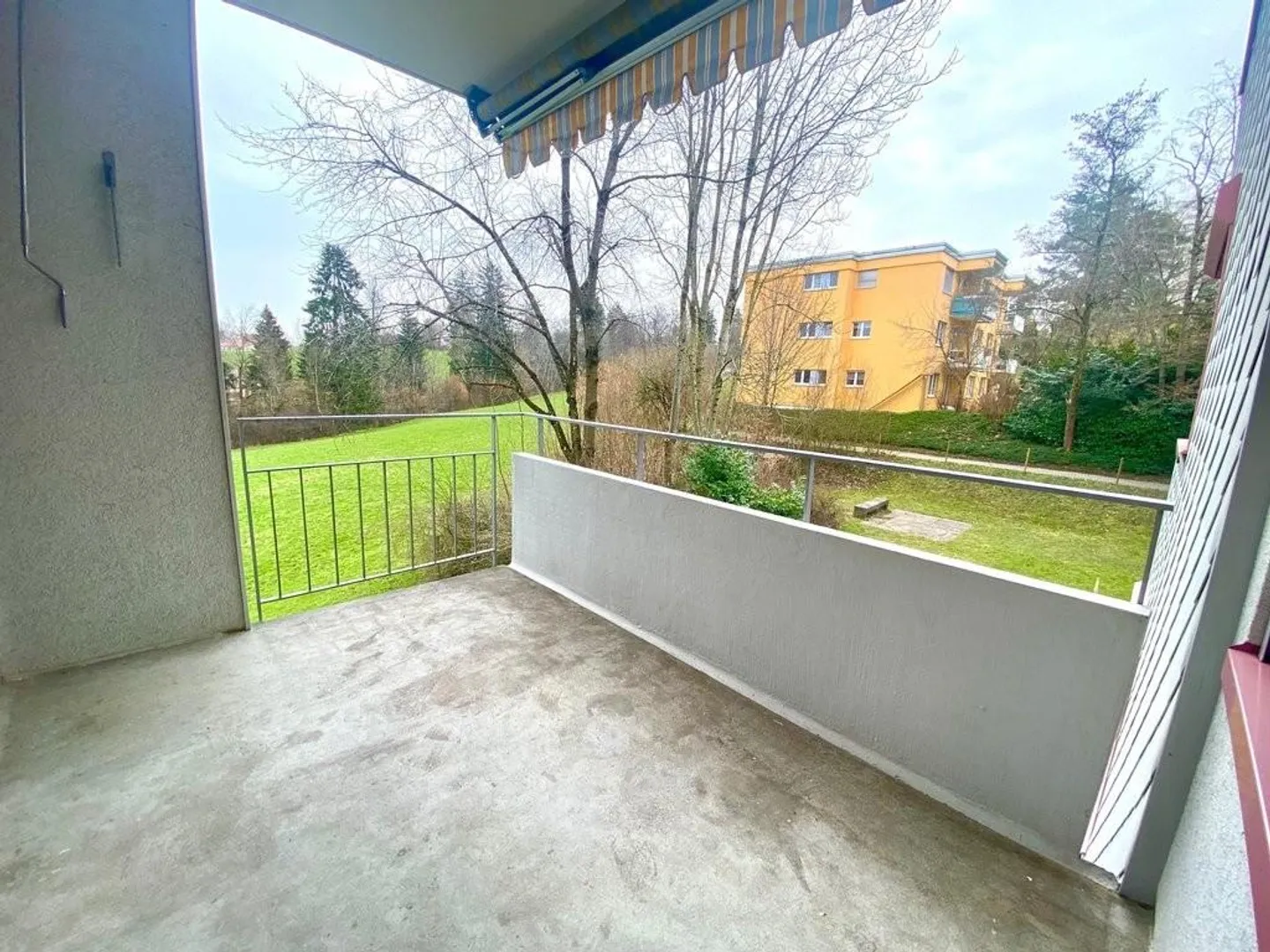 Bellissimo appartamento di 3,5 stanze in affitto a Forch - Foto 3 di 8