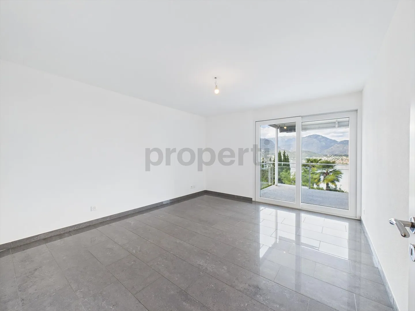 «Incantevole appartamento di 3.5 locali con vista mozzafiato sul Lago Maggiore / Charmante 3.5-Zimmer-Wohnung mit Seeblick in Gerra (Gambarogno)» - Foto 8 di 13