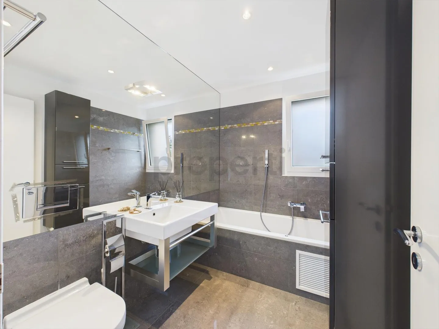 «Incantevole appartamento di 3.5 locali con vista mozzafiato sul Lago Maggiore / Charmante 3.5-Zimmer-Wohnung mit Seeblick in Gerra (Gambarogno)» - Foto 9 di 13