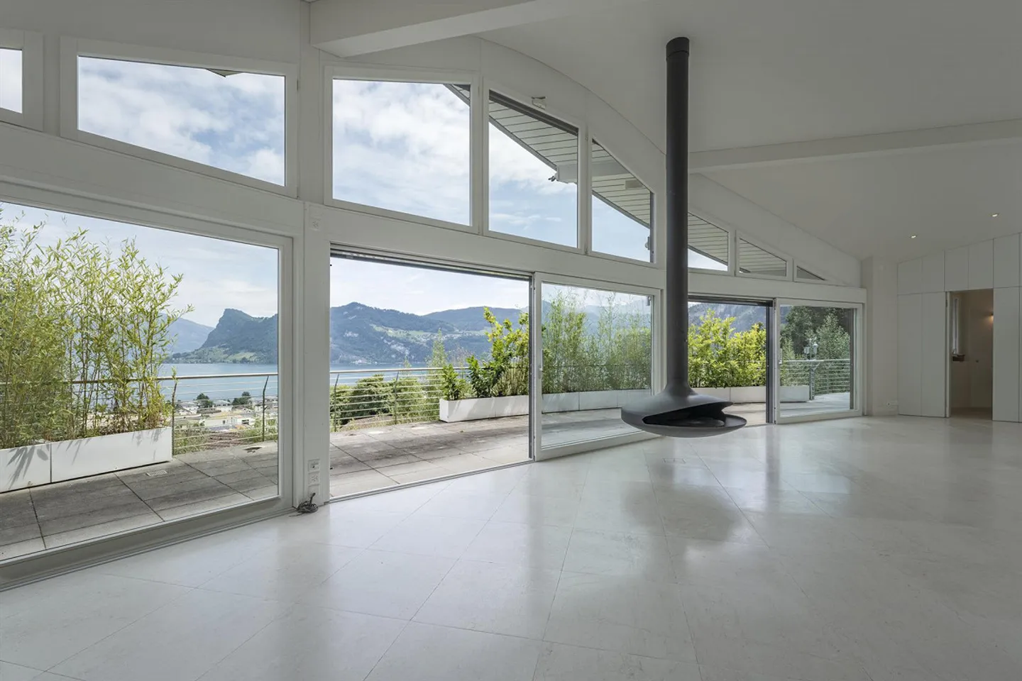 Charmantes Doppelhaus mit Seeblick - Foto 1 von 12